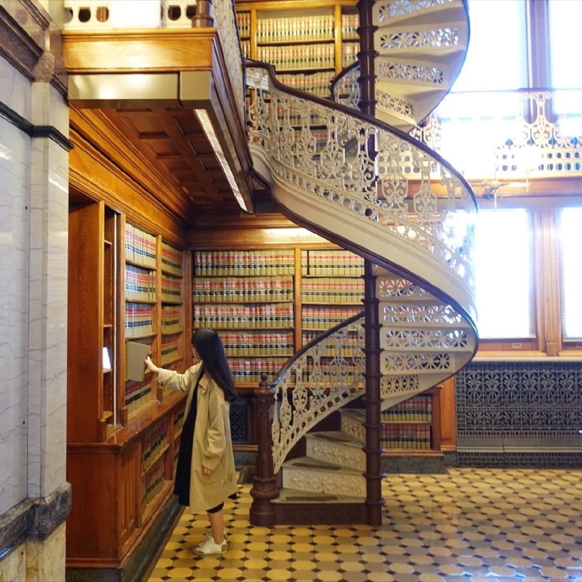 アメリカでも屈指の美しい図書館がある「アイオワ州会議事堂」のアイオワ法図書館がファンタジー感万歳で映える！？【アイオワ州デモイン】