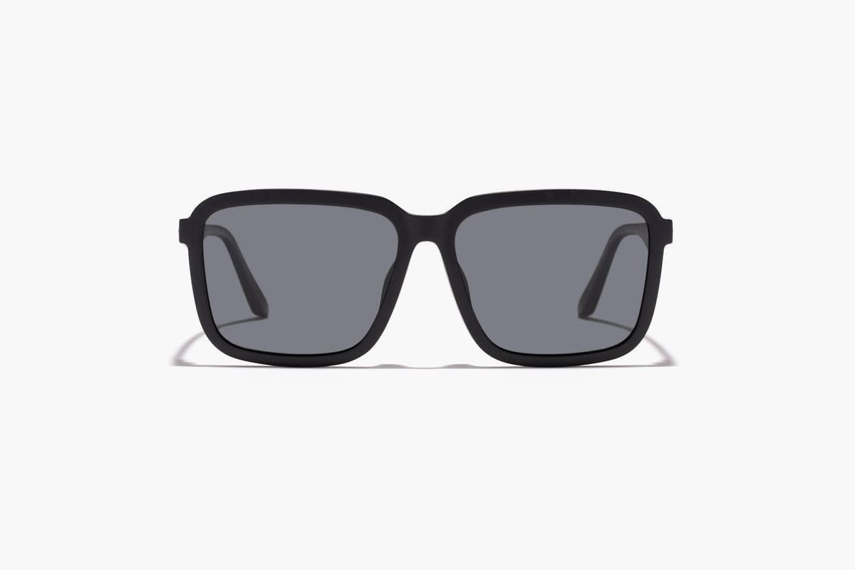 【2025年最新】丸顔に似合うサングラス5選｜選び方のコツも解説