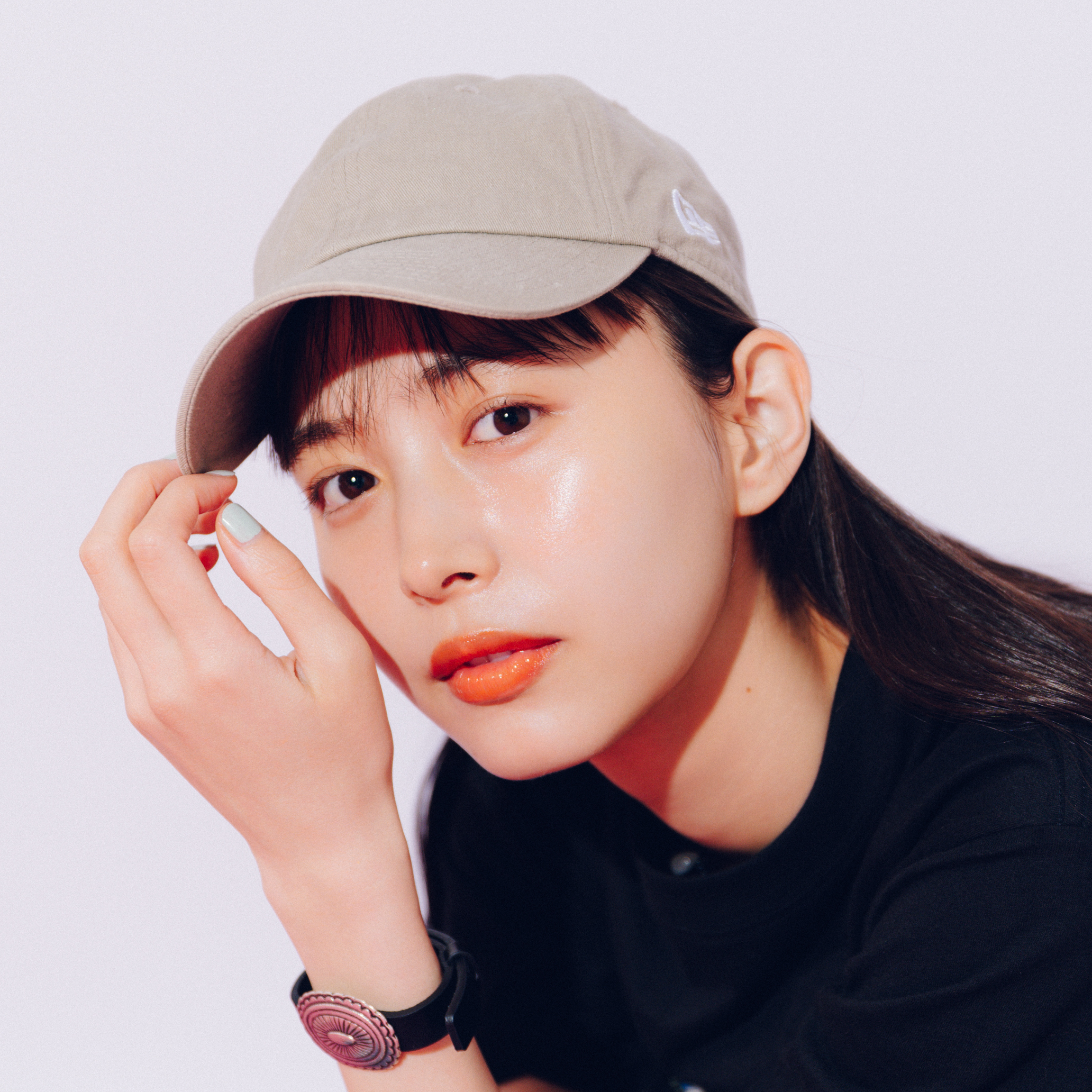 【井桁弘恵の休日コーデ】大好きな小花柄ワンピ、夏の休日はラフな小物でカジュアルミックス