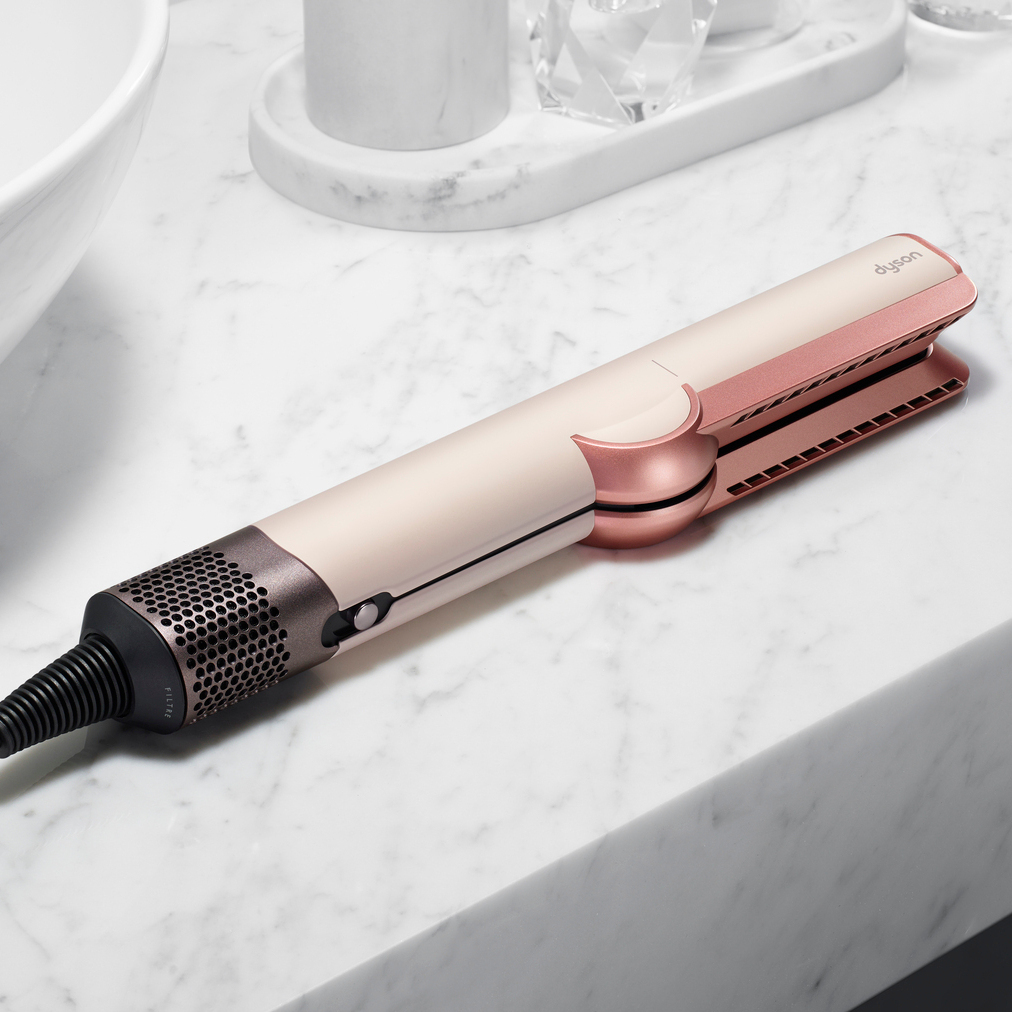 『ダイソン』発、“風”でストレートにする新発想！ うねり・縮れ・広がりを忘れる髪へ【梅雨対策ヘアケア2025】