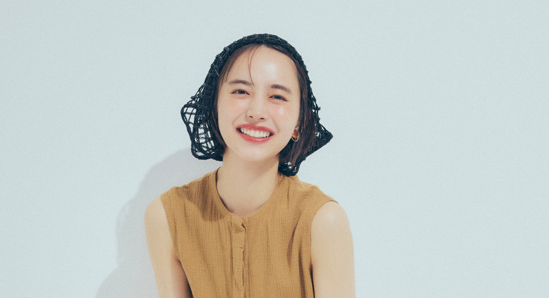 【井桁弘恵】夏カジュアルを新鮮に見せるキャメル＆カーキコーデ