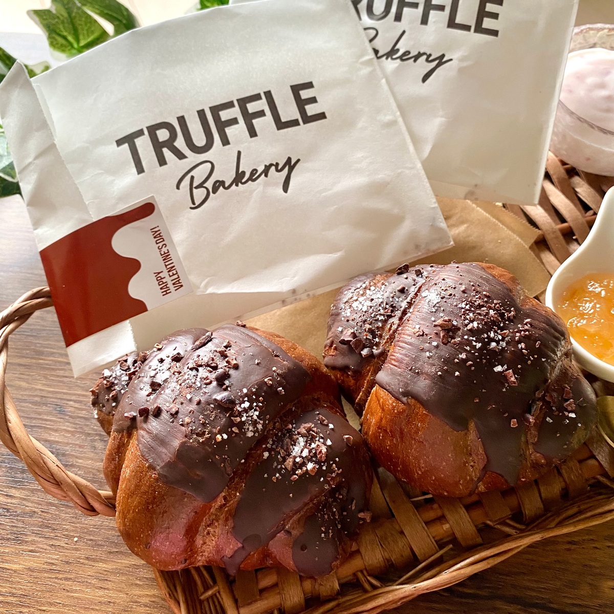 【Truffle BAKERY】絶対買い！バレンタイン限定《チョコガナッシュの塩パン》が美味しすぎ！