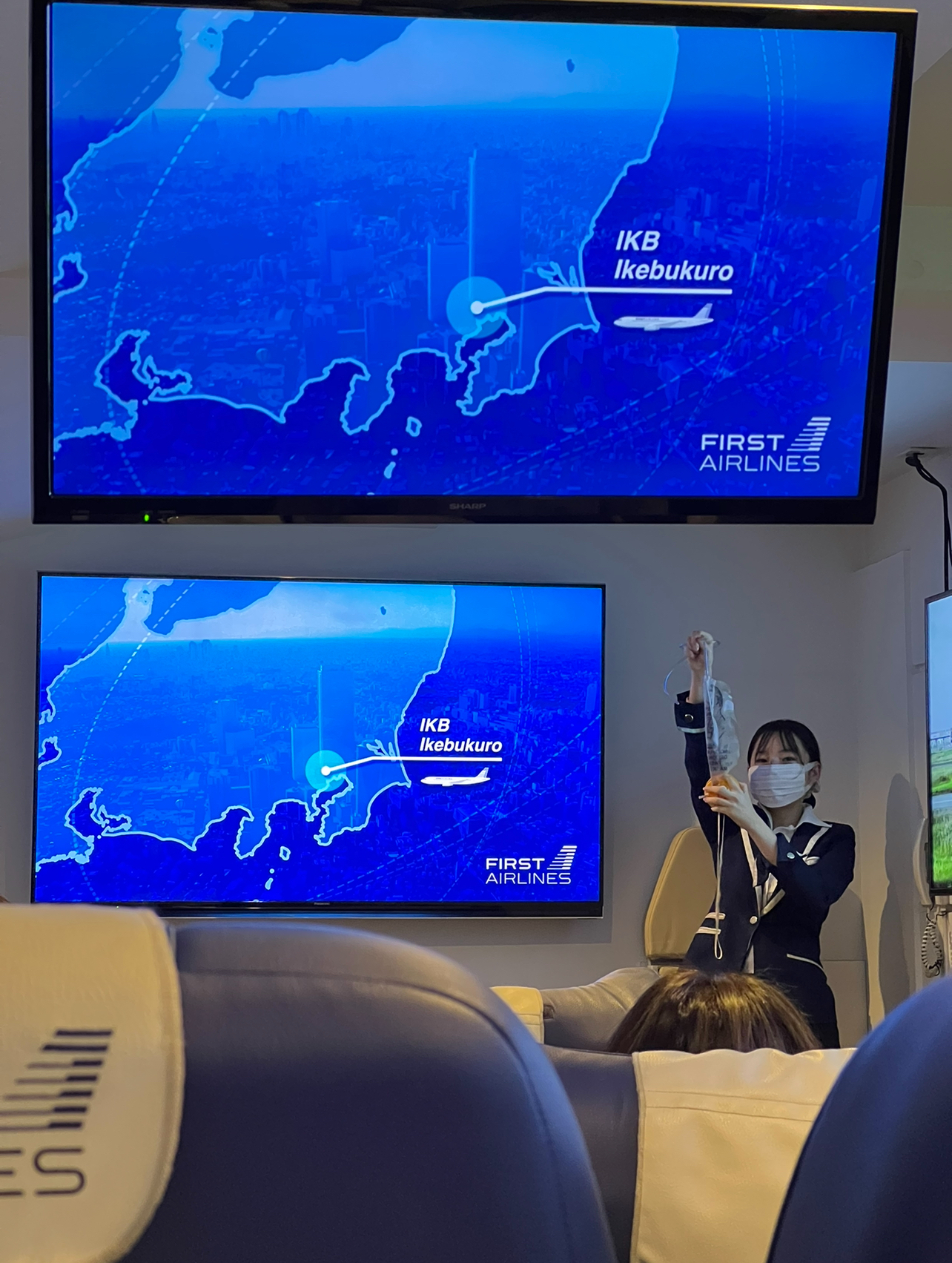 FIRST AIRLINES 池袋　緊急脱出用アナウンス