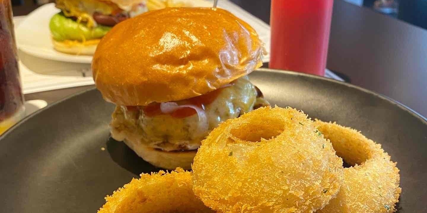 【沖縄】宮古島発祥！アメリカンスタイルのハンバーガー専門店《DOUG'S BURGER》で多良間牛の上質パティを堪能♡