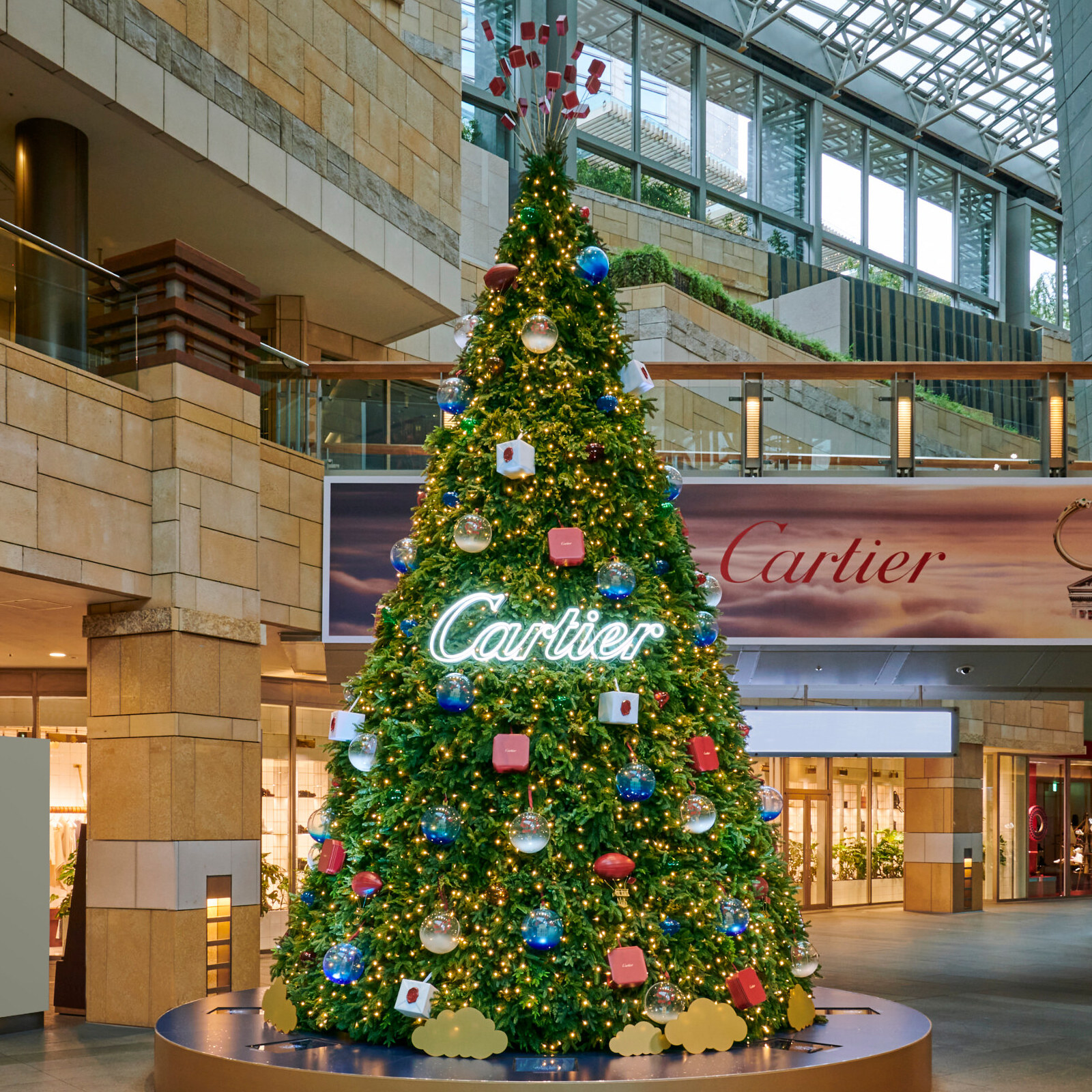 【東京・六本木ヒルズ】『カルティエ』のクリスマスツリーが12／25日（月）まで登場！