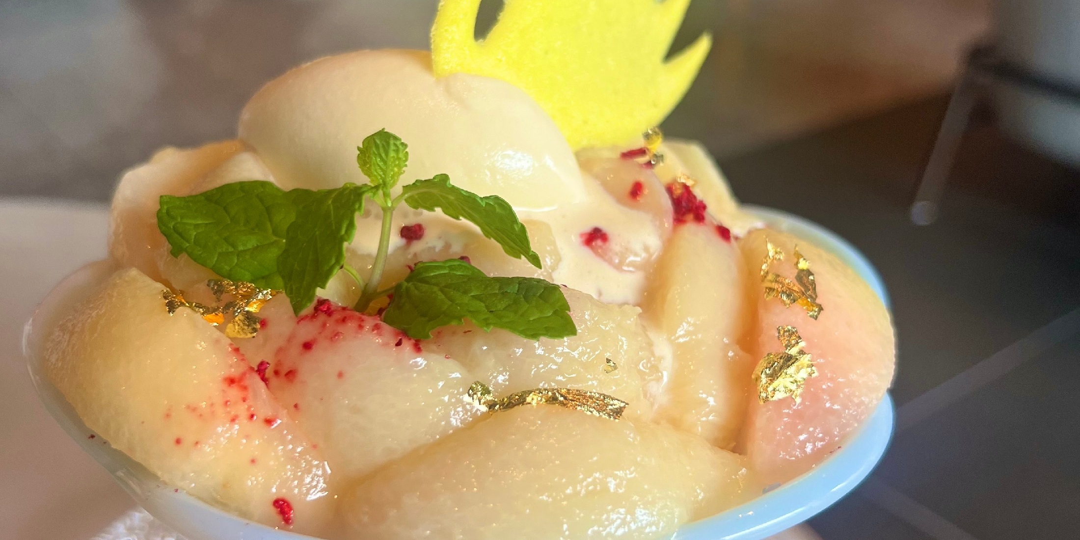 【大手町・東京】もう食べた？パレスの絶品桃パフェ♡ラグジュアリー空間でゴロゴロ桃を楽しんで♪