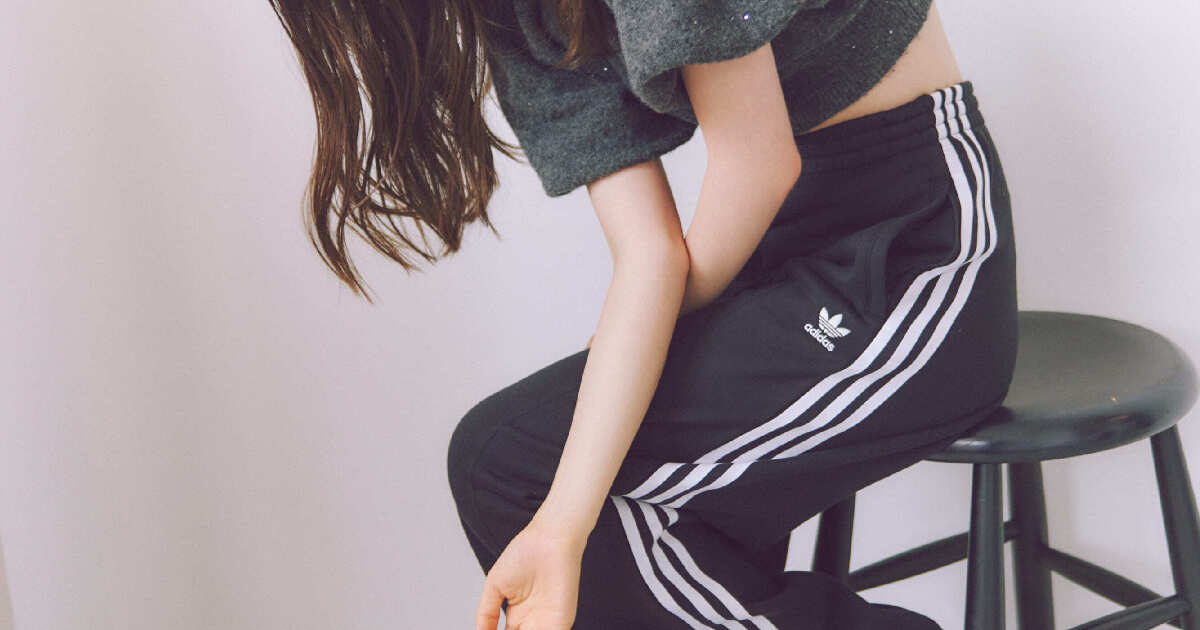 スポーティでフェミニンな『アディダス オリジナルス』×『スナイデル
