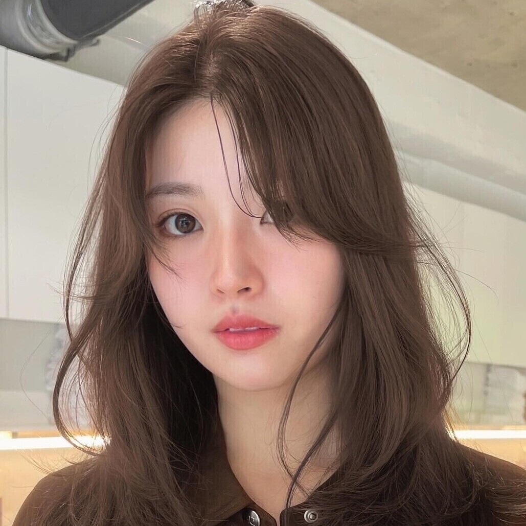 【伸ばしかけヘアにもおすすめ‼︎】髪質・顔型問わずに似合う。ミディアム～ロングのレイヤースタイル