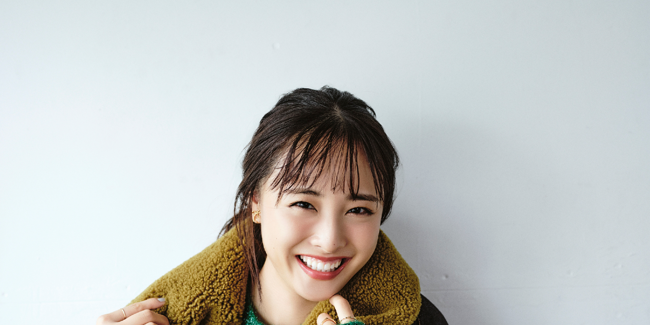 【大友花恋】ボリュームローファーでホリデー気分の甘辛コーデも新鮮に