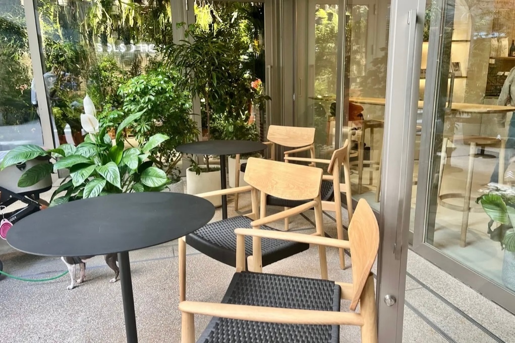 ベーカリーモーニング　エトヌンク　テラス席