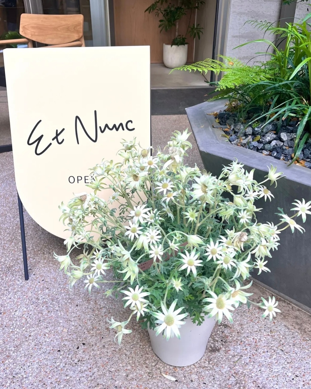 ベーカリーモーニング　エトヌンク　看板