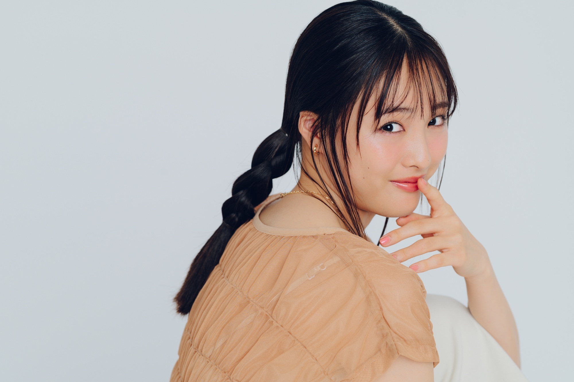 【雨の日ヘアアレンジ】不器用さんでも簡単！ 3ステップですっきりまとめ髪