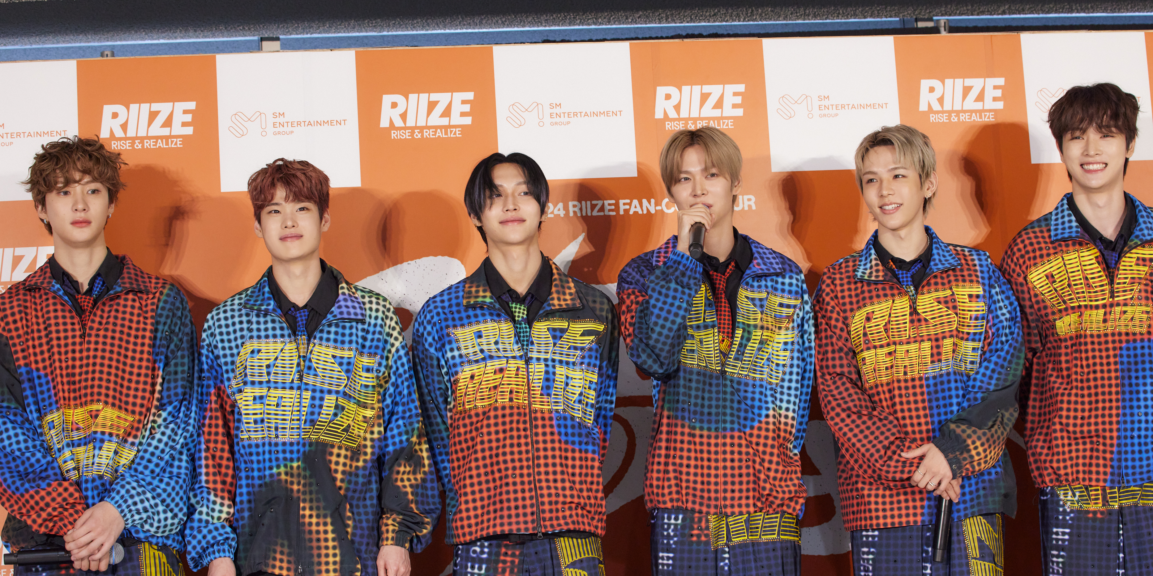 【RIIZE】メンバーからあふれ出る喜びとこぼれる笑顔！ 公開インタビュー会速報