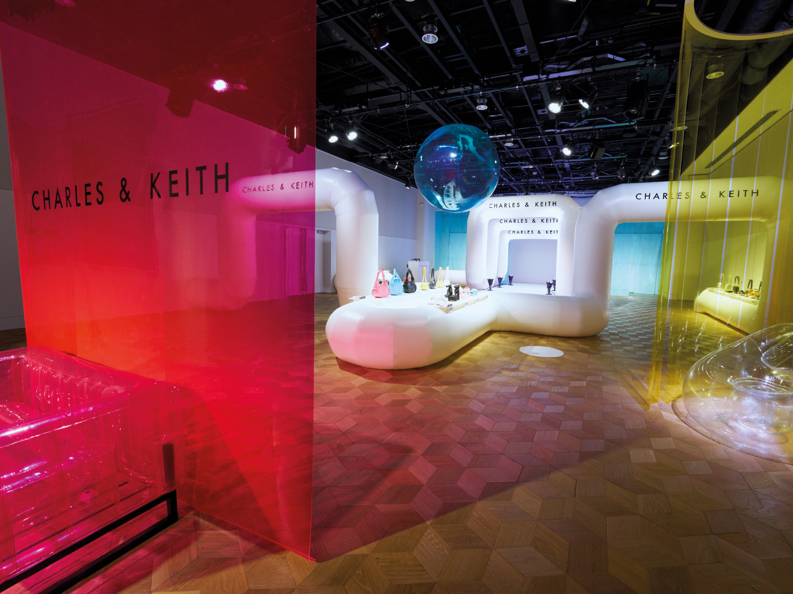 チャールズ&キースの展示会会場