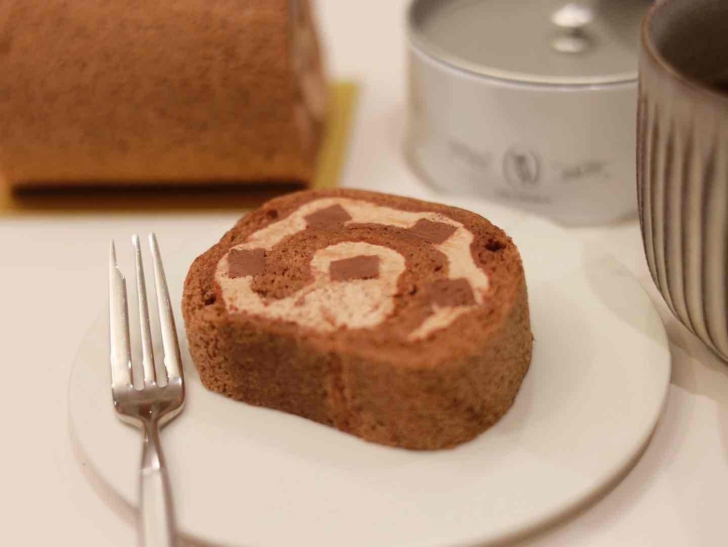 YOKU MOKU（ヨックモック）南青山ロール コロンビアンカカオ　一切れ