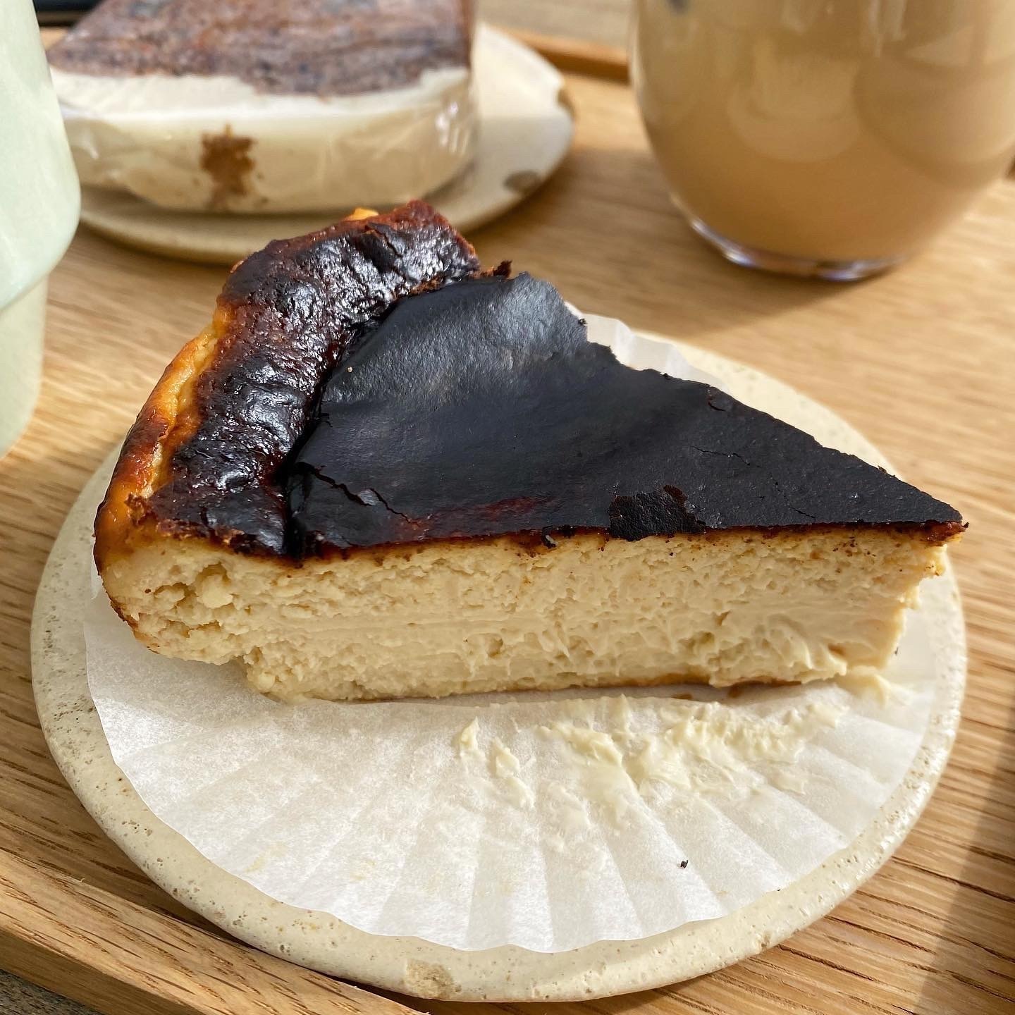 クリックでトリミング 胃袋にズキュン はなれ バスクチーズケーキ