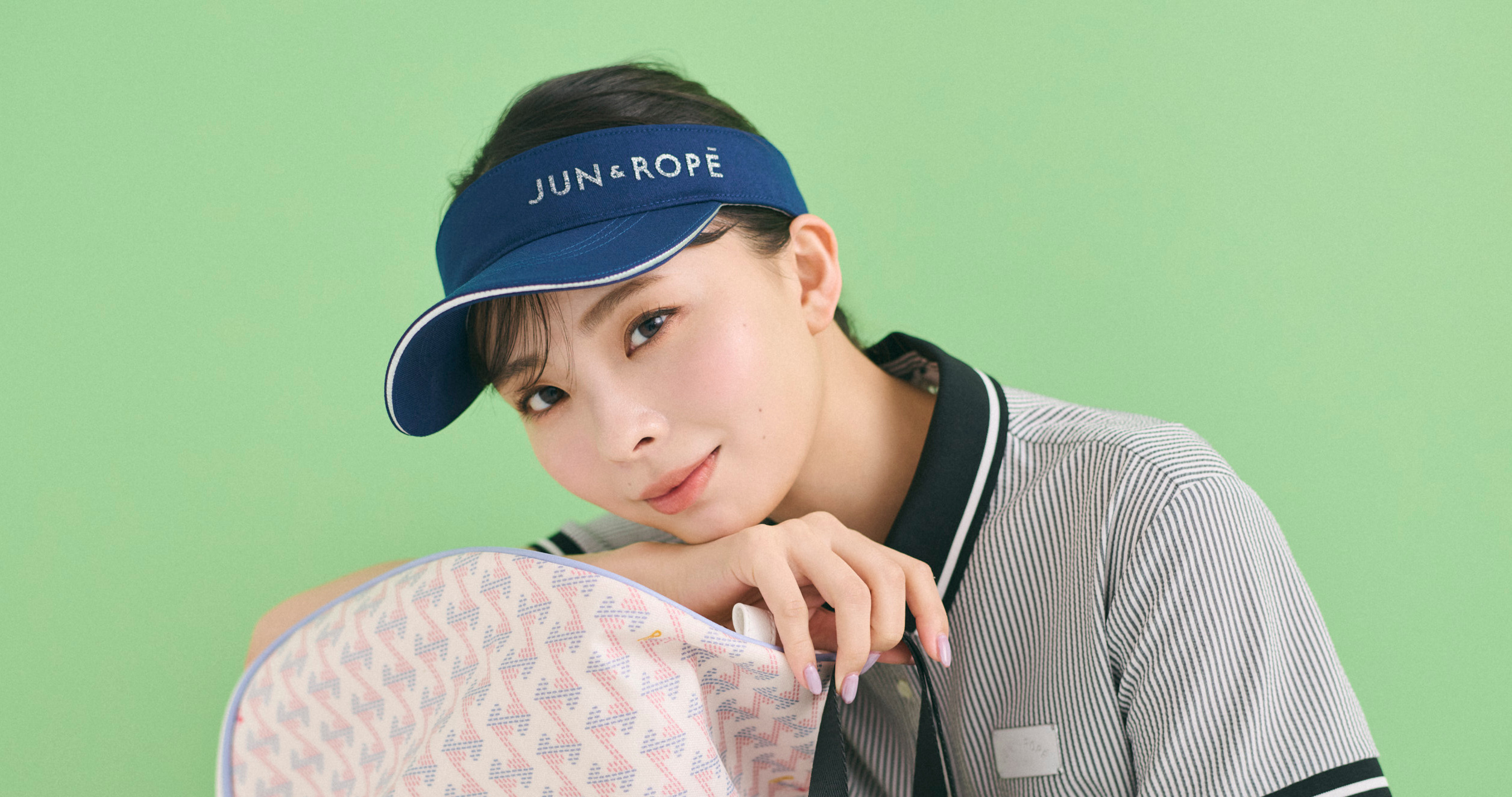 【ゴルフ】『ジュンアンドロペ』のモノトーンウエアで洗練のラウンドコーデ