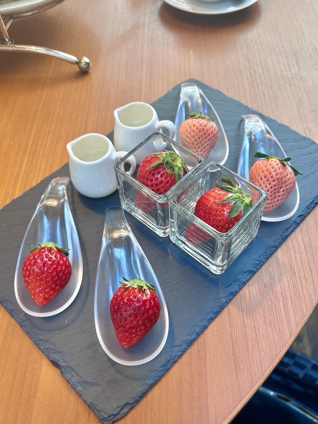 クリックでトリミング 水戸プラザホテル ストロベリーアフタヌーンティー 茨城県産 苺3種 やよいひめ とちおとめ 淡雪 食べ比べ