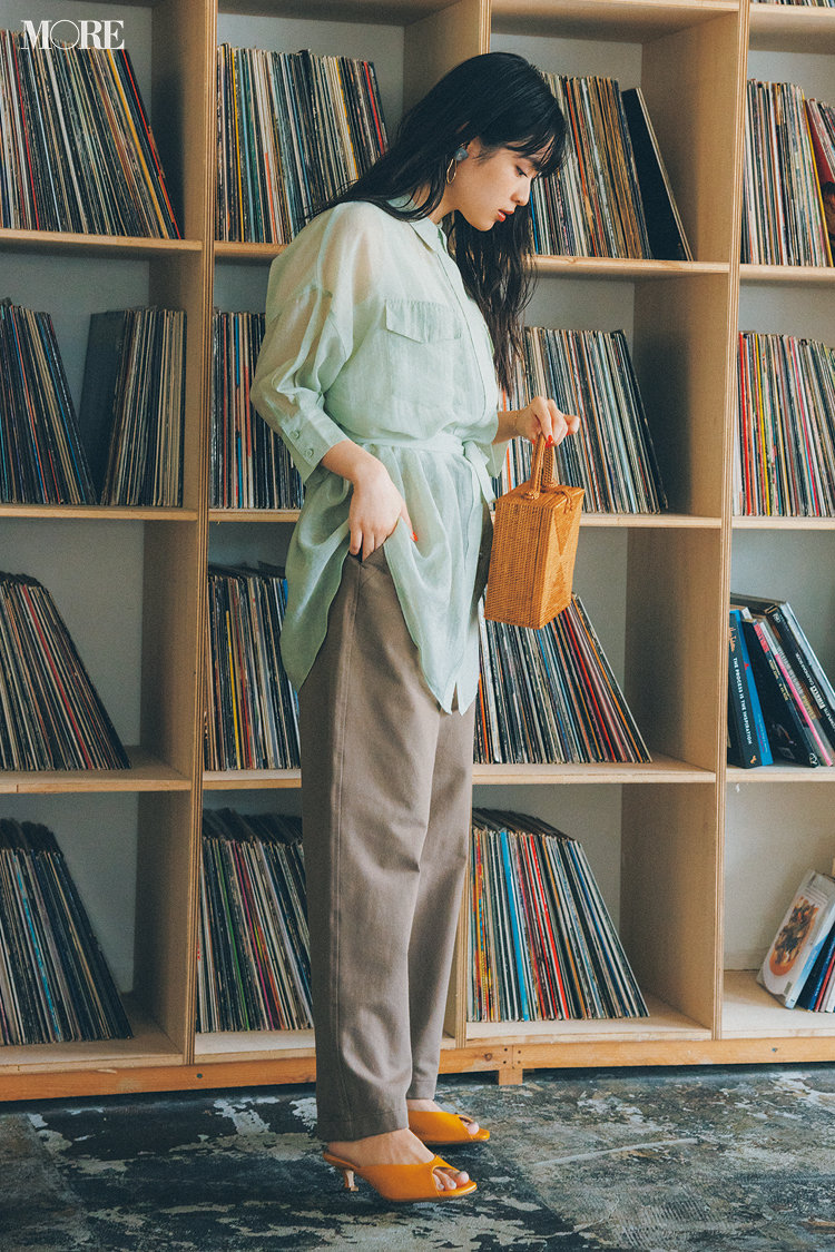気温22度の時のシアーシャツのモデルカット