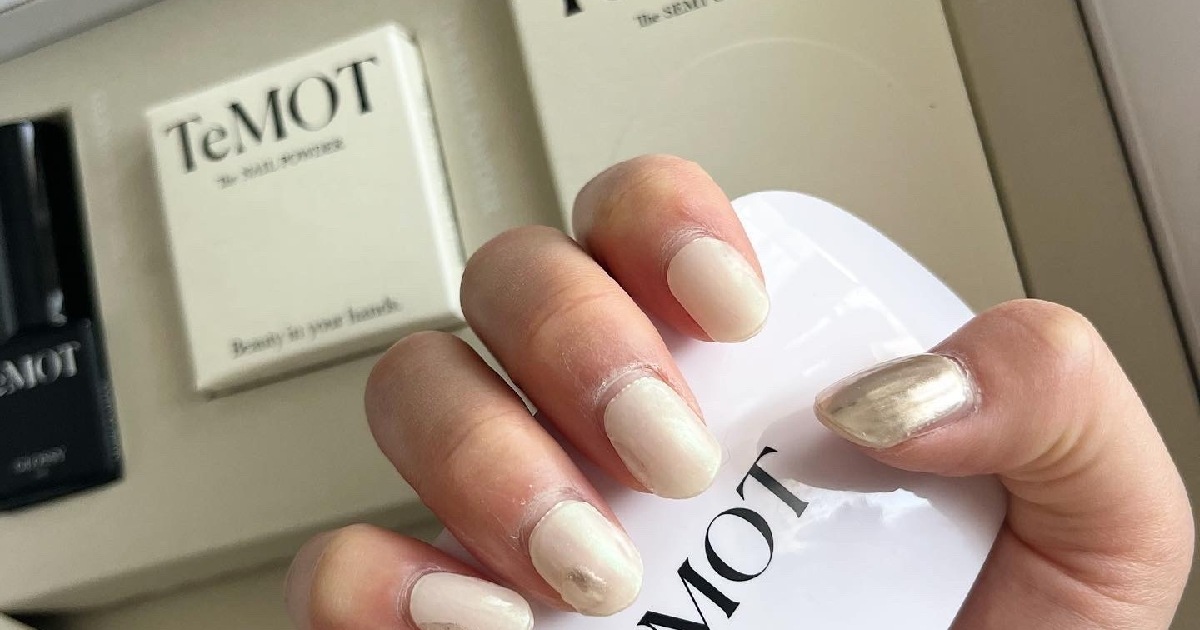 TeMOT テモ】セミジェルネイルシールで簡単！セルフネイル✨✨ | MORE