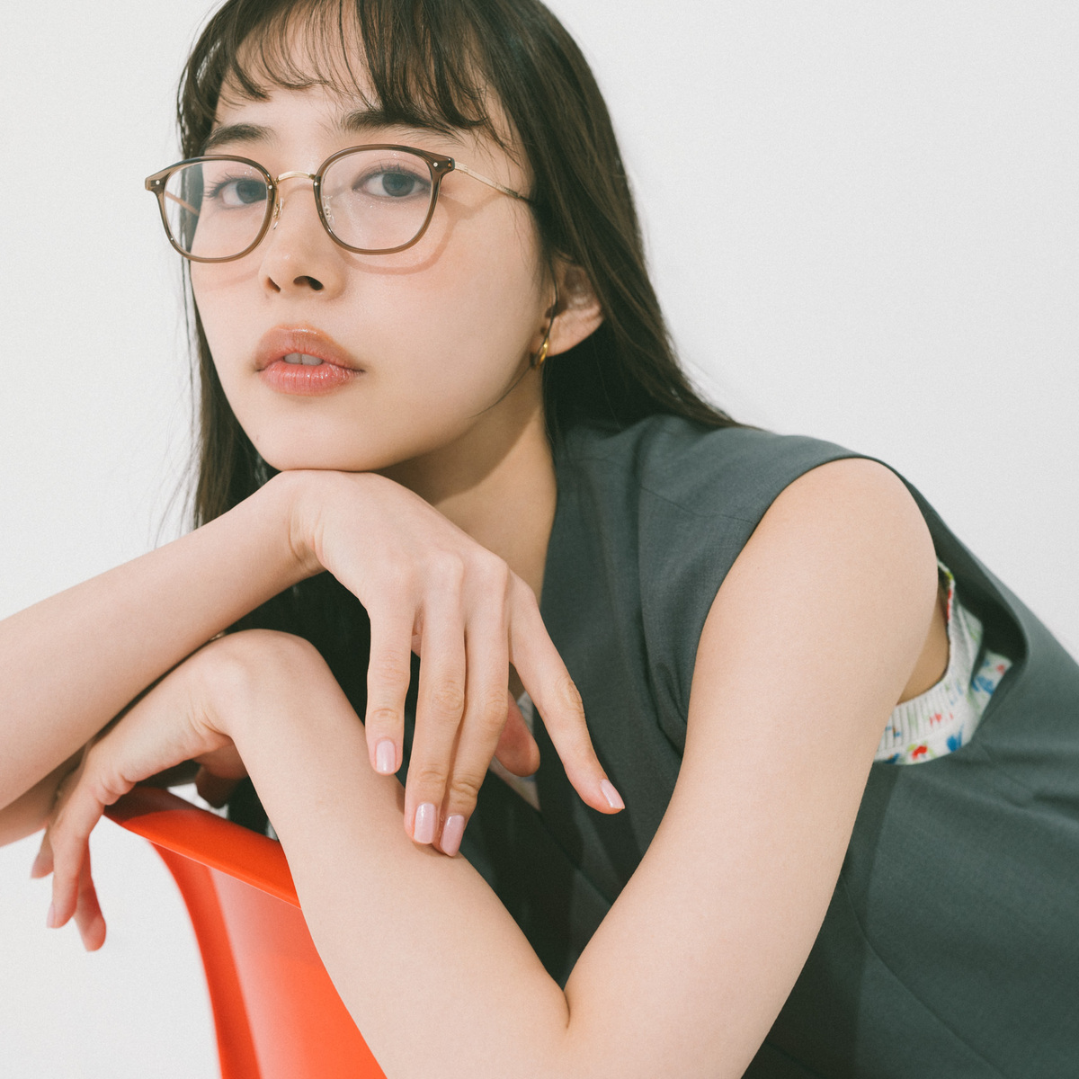 【井桁弘恵の通勤コーデ】きれいめオールインワンに柄トップスをイン！お仕事コーデの鮮度をアップ