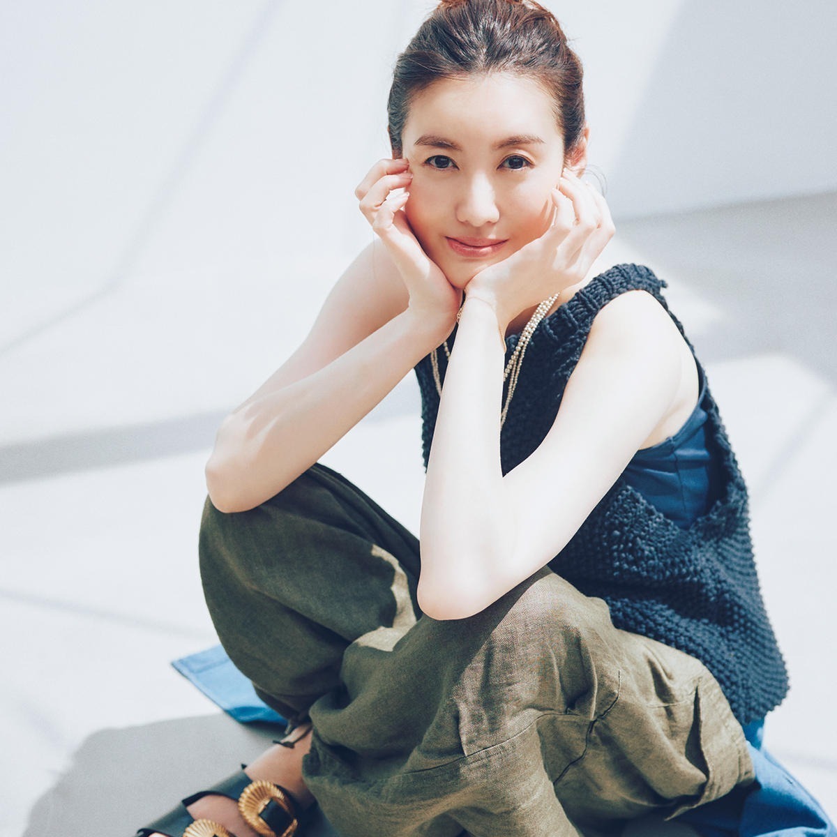 ともさかりえさんインタビュー「大事なのは自分軸で考えること」【In her 40s】｜PhotoGallery