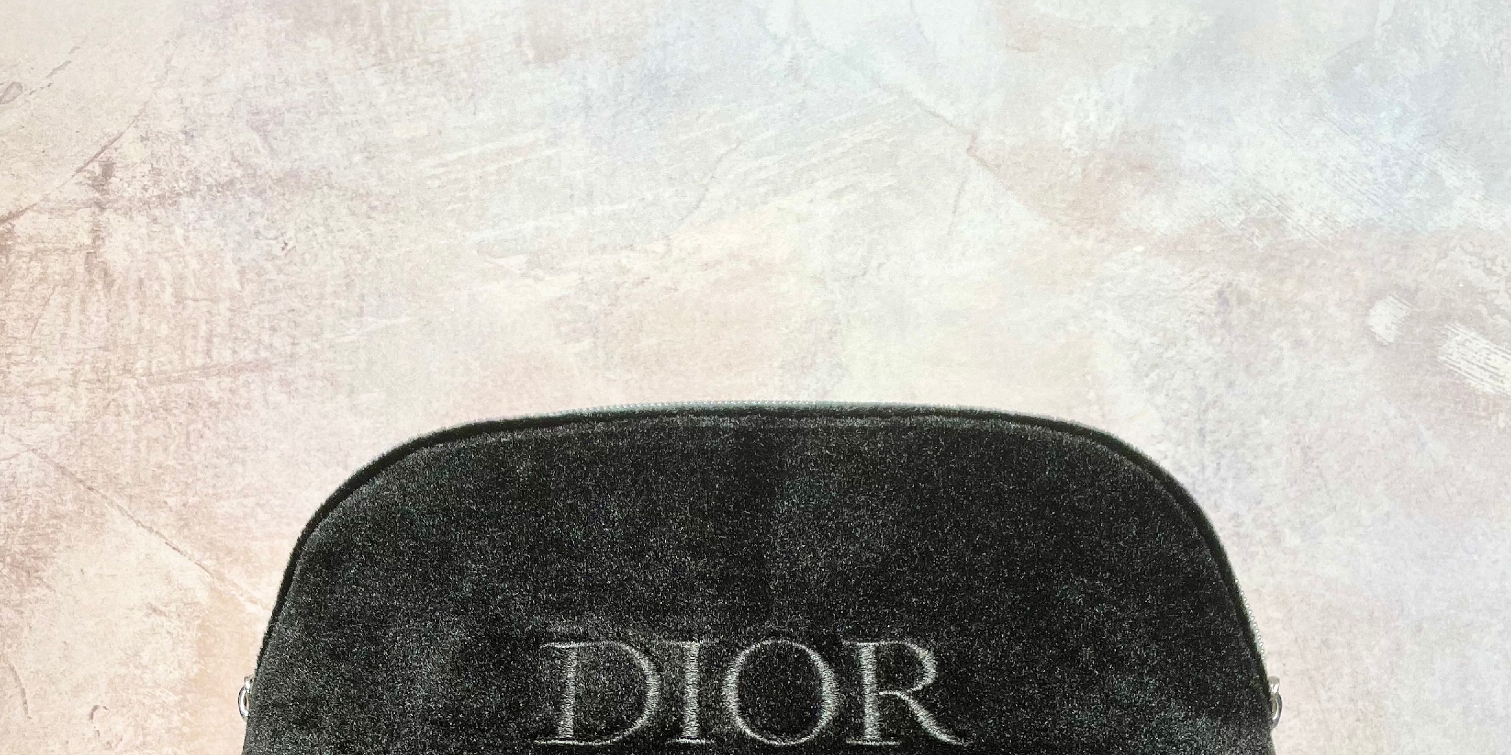 【DIOR】期間・数量限定ノベルティのベルベット生地ディオールポーチが可愛すぎる