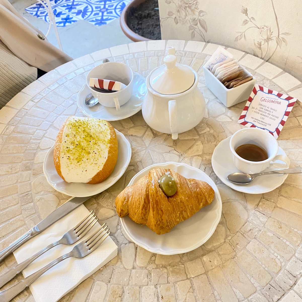 【イタリア】ミラノ可愛すぎるカフェ！マリトッツォが人気の「GELSOMINA」