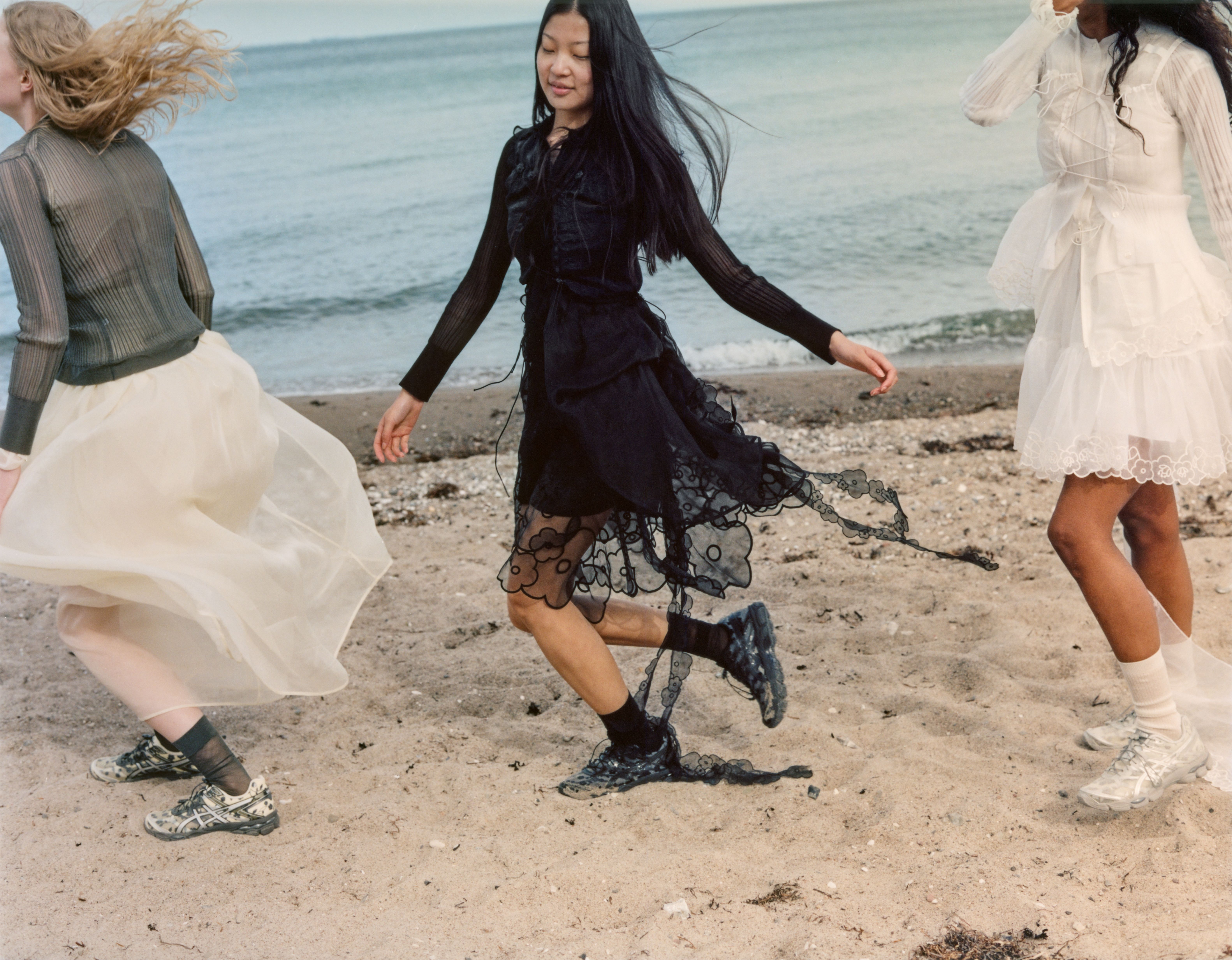 可愛すぎ！ 『アシックス』とセシリー・バンセンの協業スニーカーが2万円台で手に入るって知ってた？