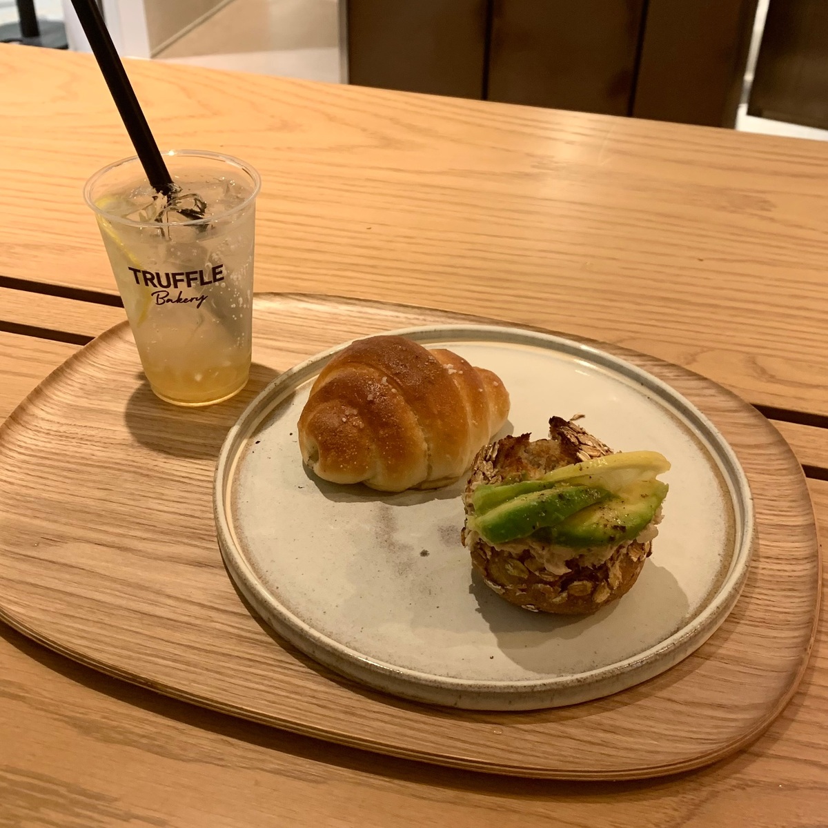 【新宿】駅直結！大人気のトリュフベーカリーにカフェがオープン！