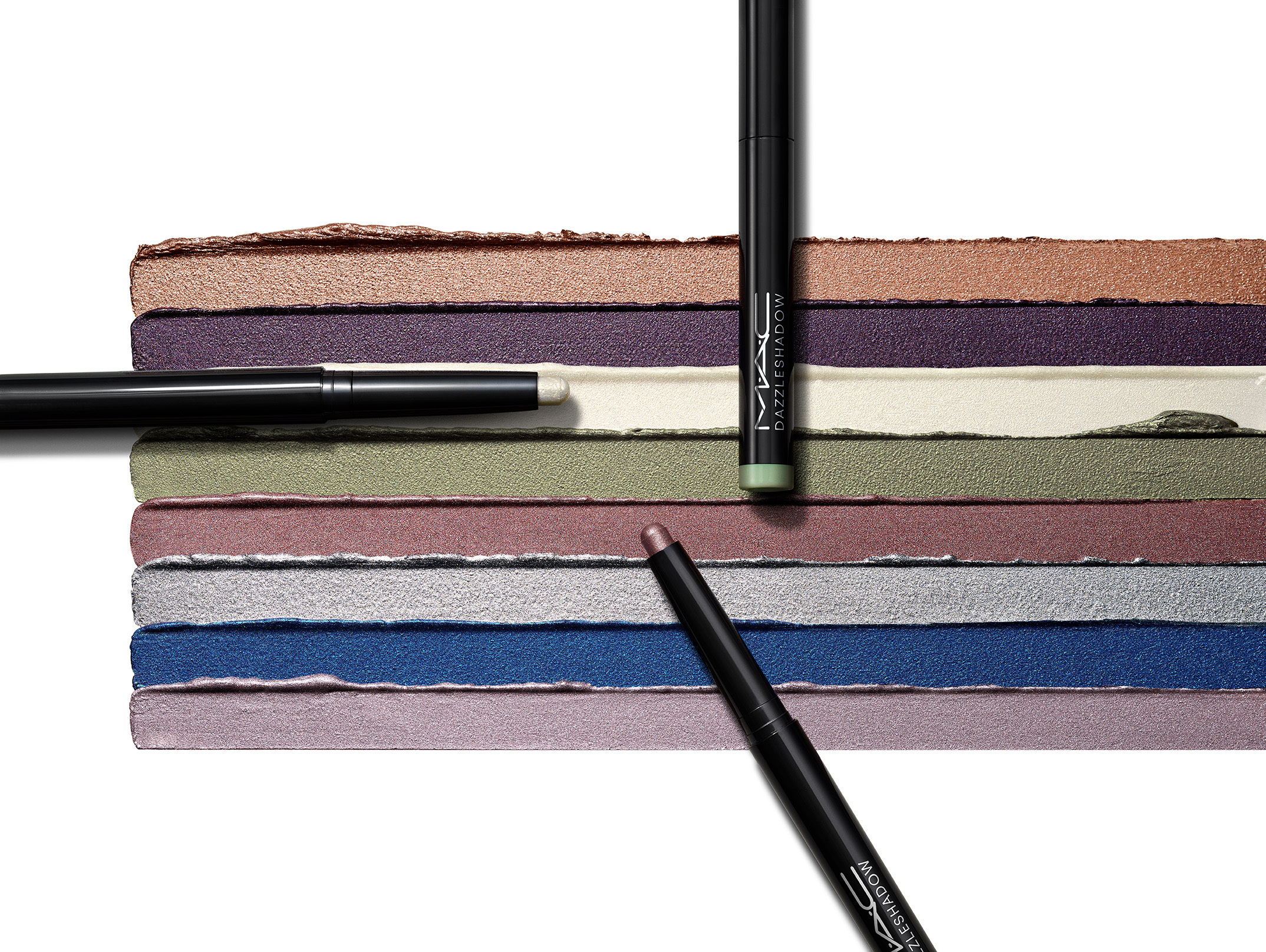 まばゆい輝きを宿す『M・A・C』の人気アイシャドウがスティックタイプになって登場！【2025夏新色】