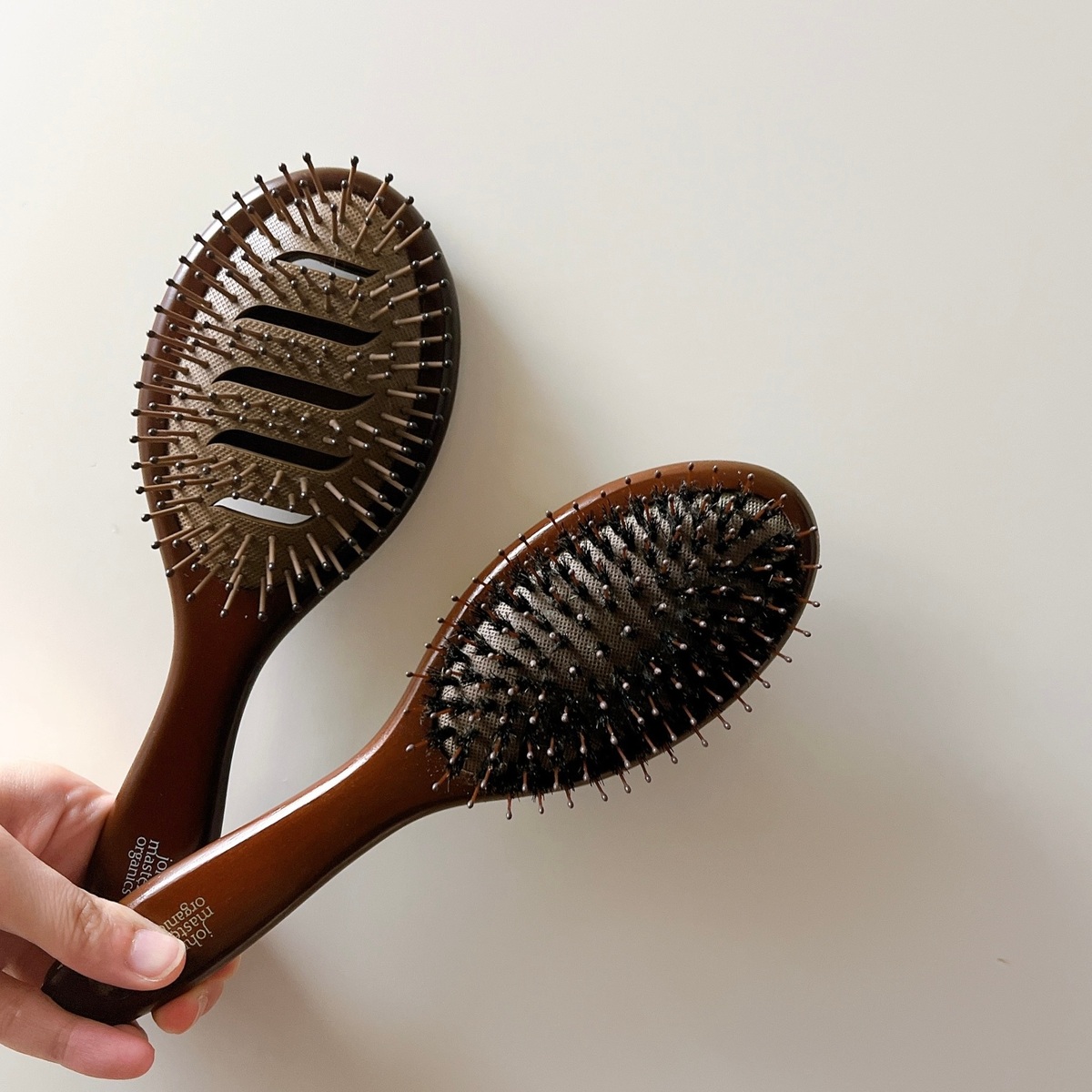 【ジョンマスターオーガニック】人気のパドルブラシ2種を徹底比較！リアルな使用感レビュー