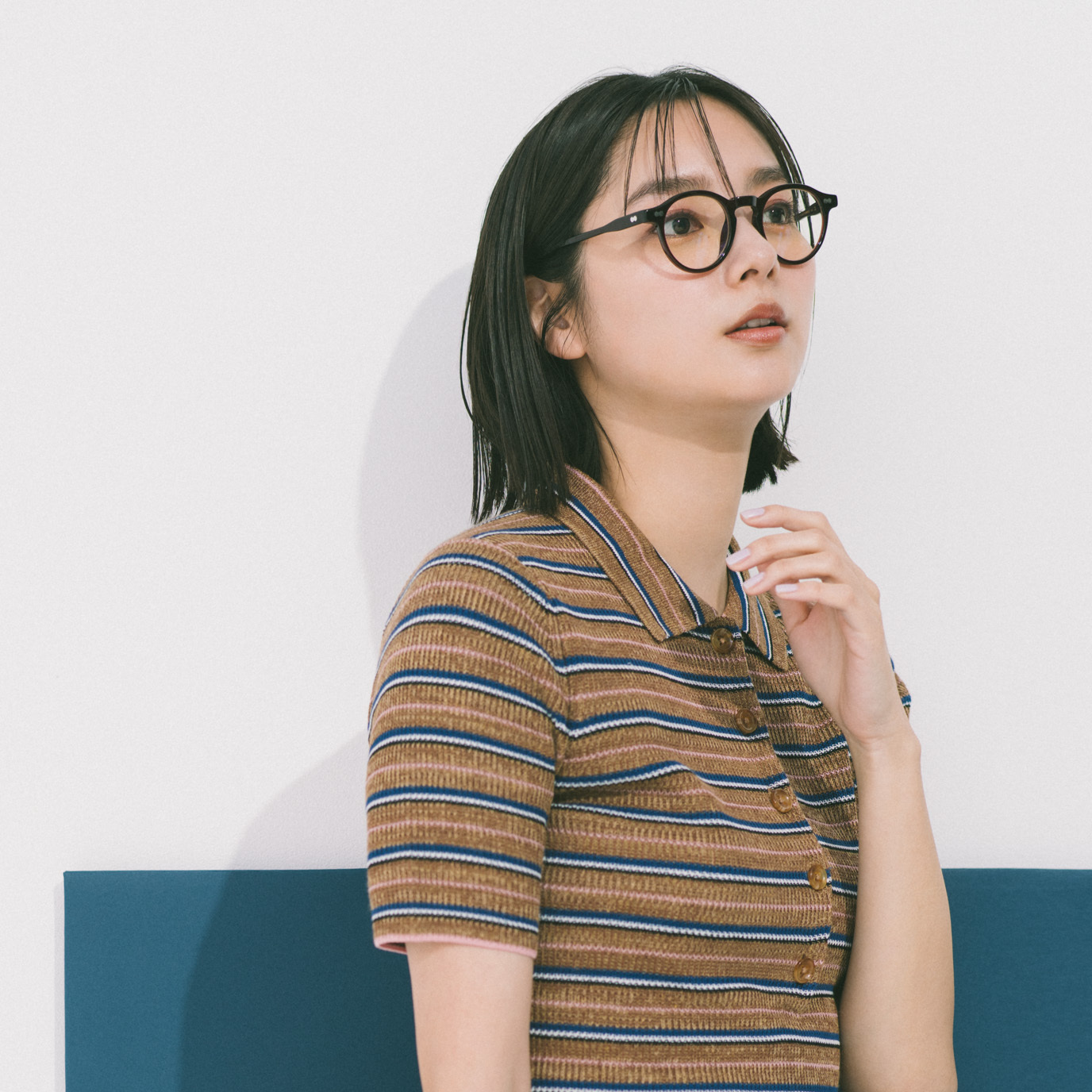 【新川優愛の通勤コーデ】オフィスコーデにトレンドを添える進化系トラッド