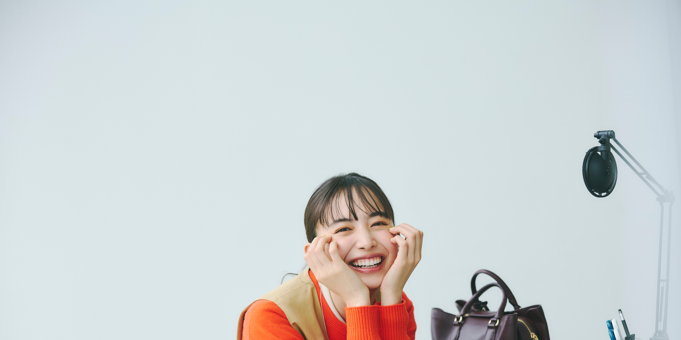 【井桁弘恵】ジレ×ワンピ×ニットをレイヤードして着こなしに奥行きを