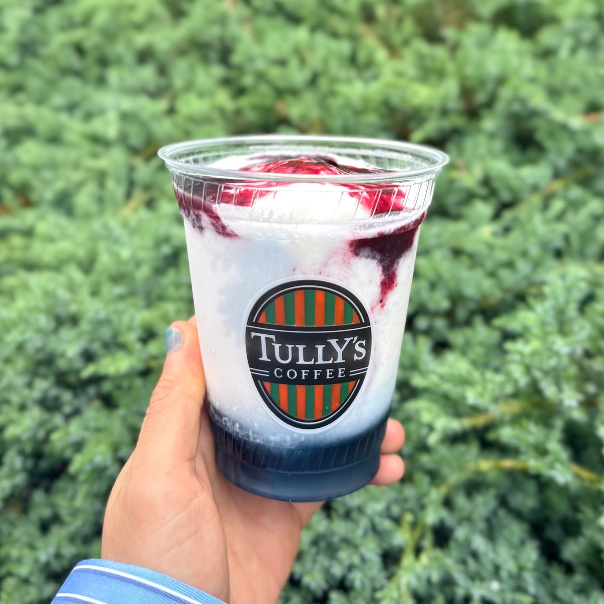 【タリーズ 新作】飲むと幸せを呼ぶ!? 「サムシングブルー ベリーヨーグルトスワークル®」は2025夏のイチオシドリンク！