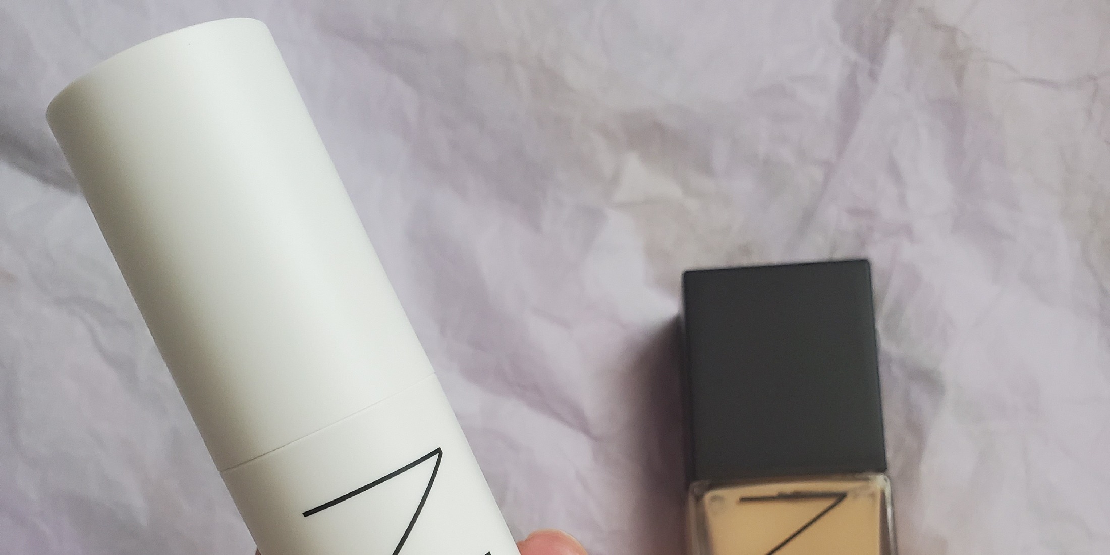 新作コスメ【NARS(ナーズ)】ベスコス入りしそうな発光トーンアップ下地！使用レポあり