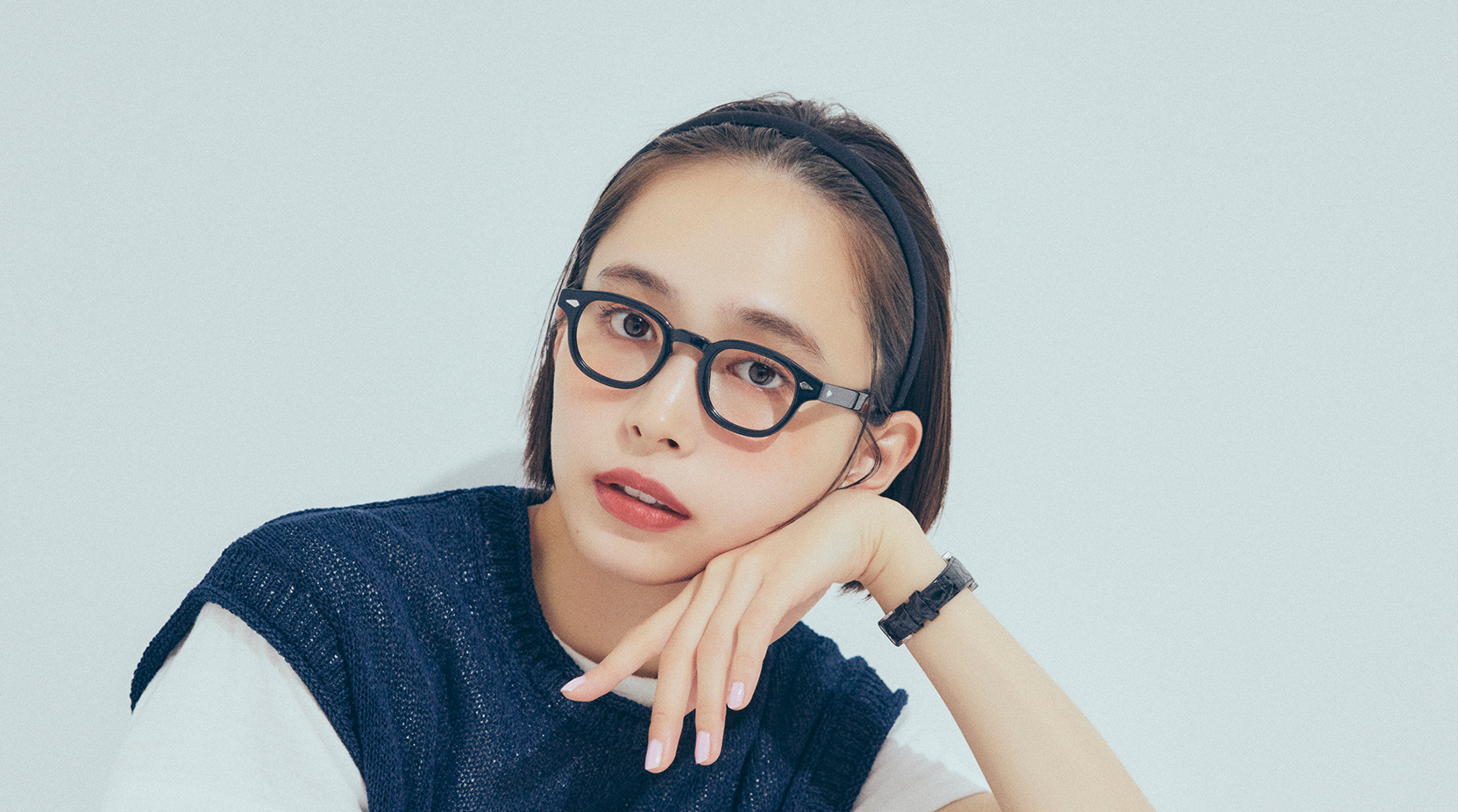 【井桁弘恵の通勤コーデ】簡単にサマになるストライプスカートを主役に