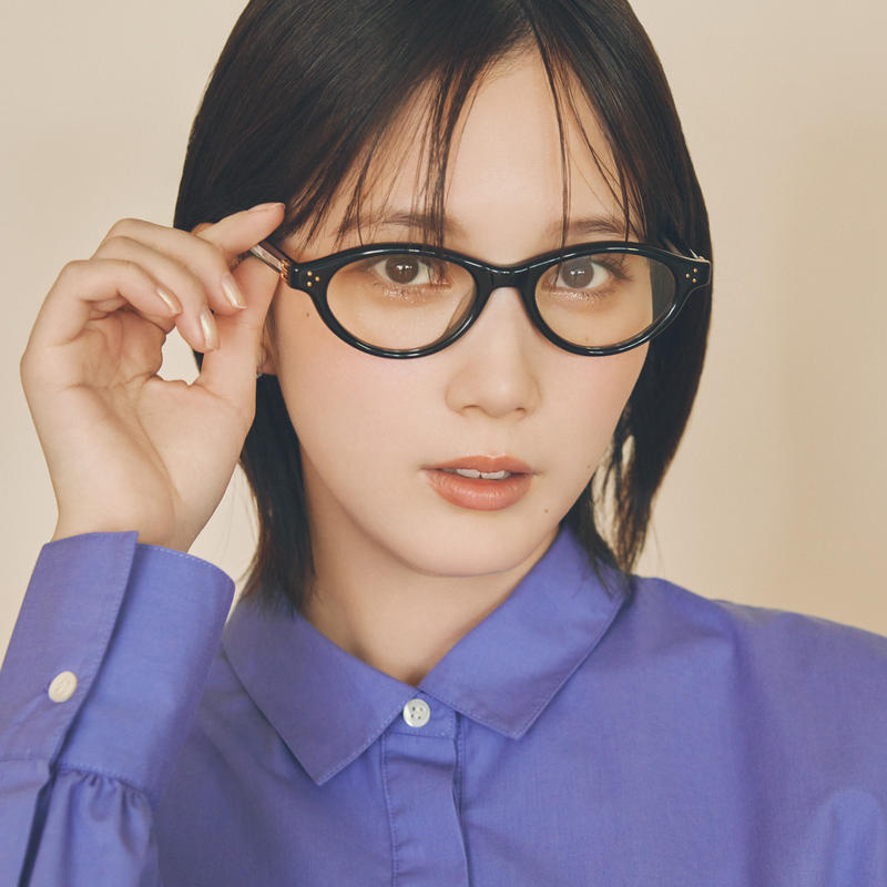 【2025年版】女性のおしゃれなメガネの選び方・垢抜け方は？季節別コーデも