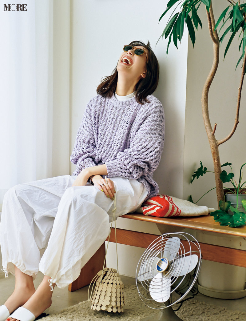 シーズンレスに着まわせるベーシックな服 メッシュのクルーネックニット
