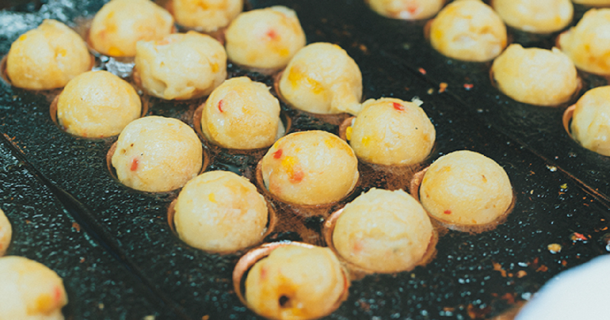 【大阪グルメ】行列の串カツ『八重勝』、唯一無二のたこ焼きを佐藤栞里が食い倒れツアー！