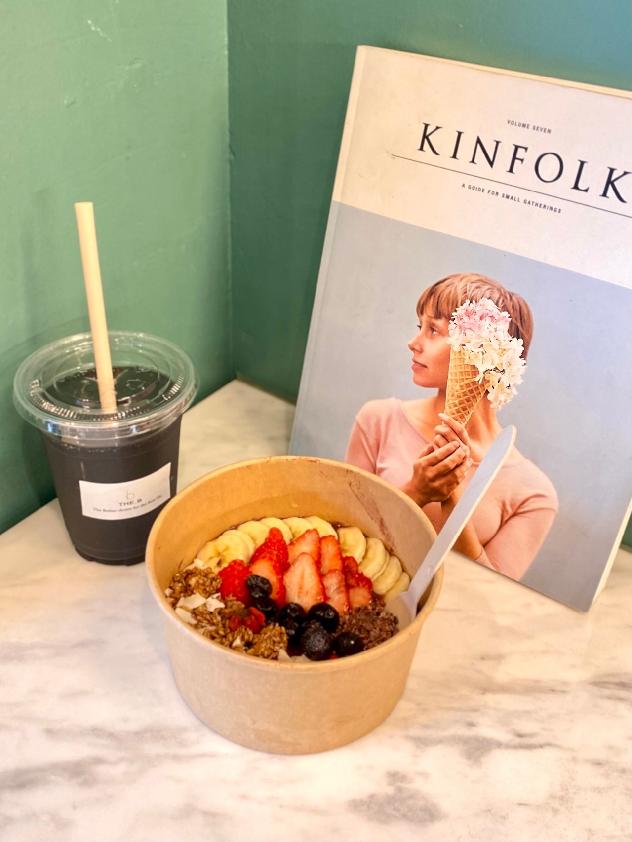 表参道THE B「アサイーボウル」と「チャコールデトックススムージー」