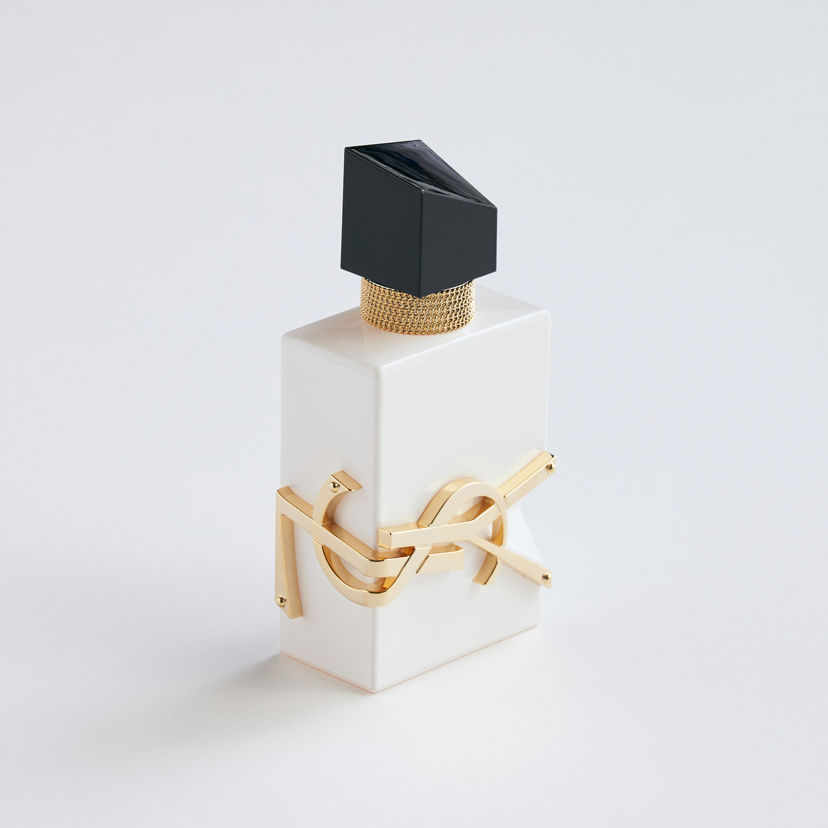 【2025最新】つけるだけで気分が上がる香水5選！ メンズにもおすすめ【江野沢愛美＆北條慶】