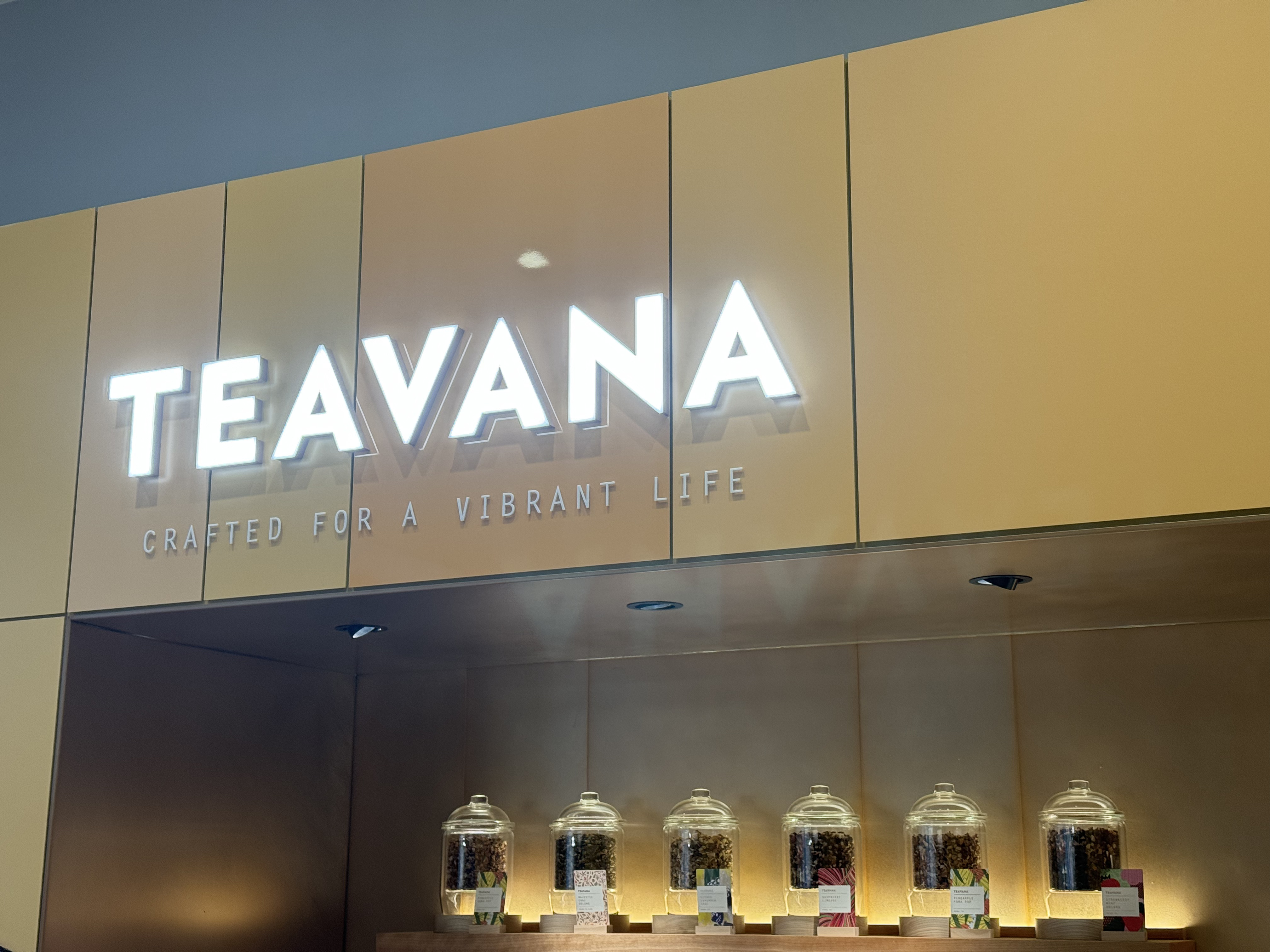 クリックでトリミング TEAVANAの看板