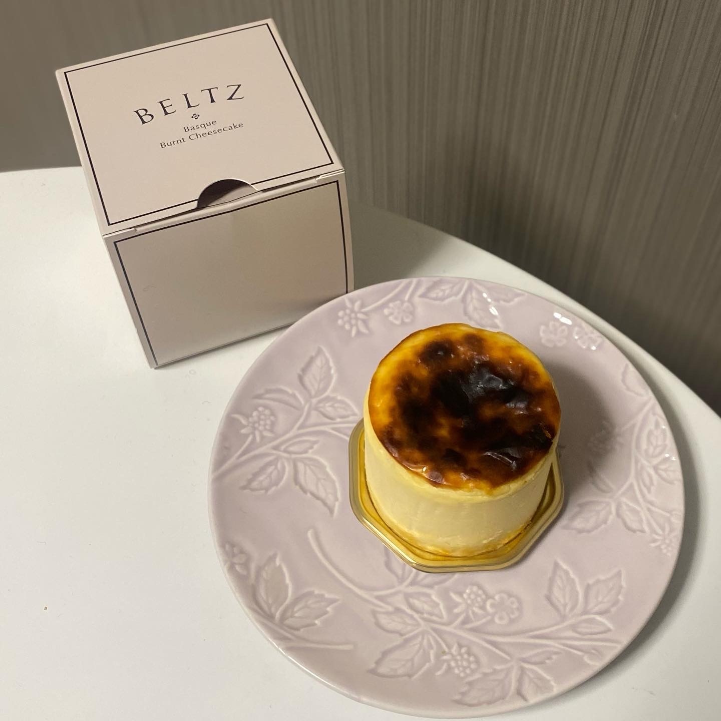クリックでトリミング BELTZ 外箱とバスクチーズケーキ