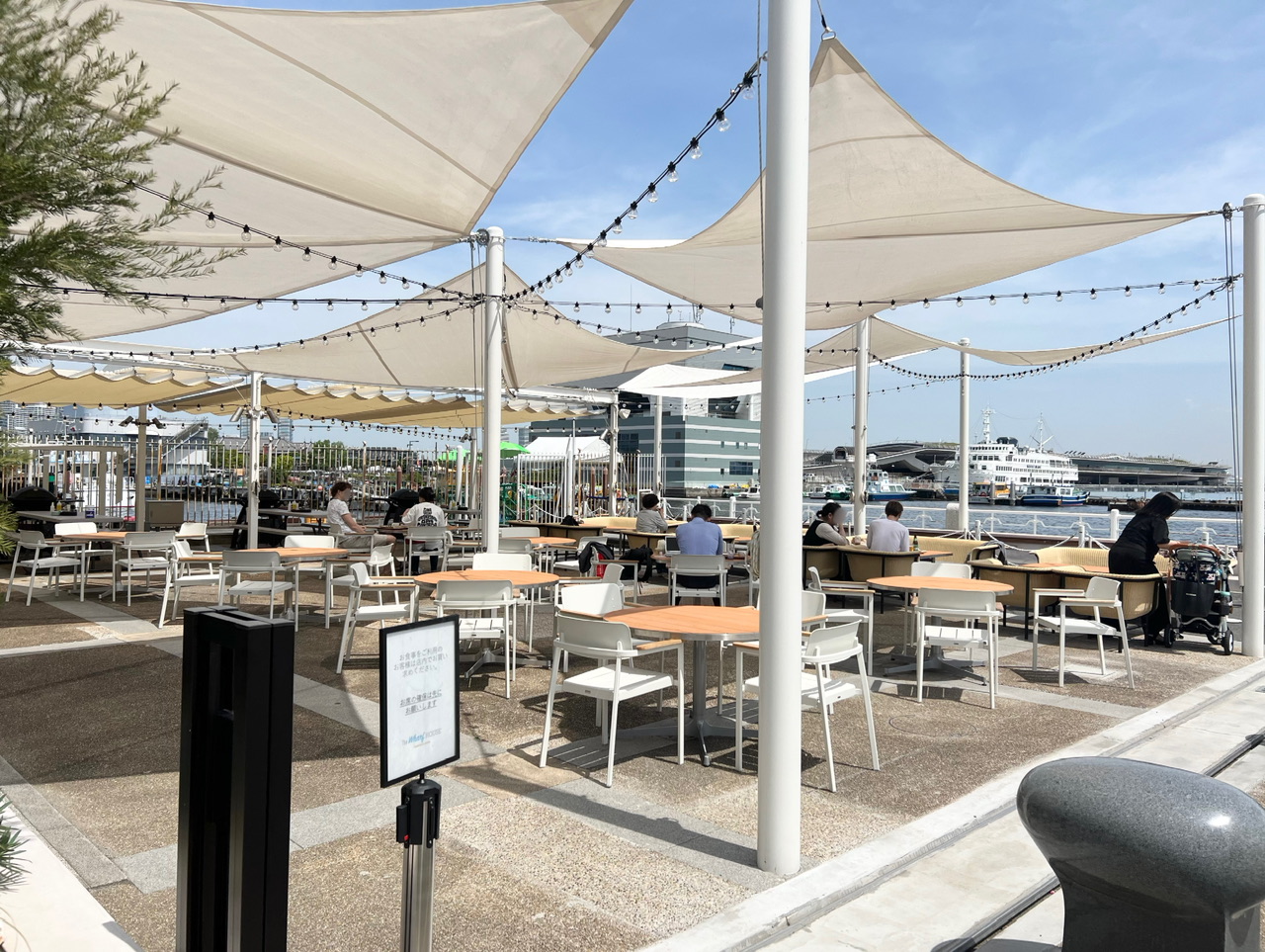 みなとみらい「THE WHARF HOUSE」　テラス席