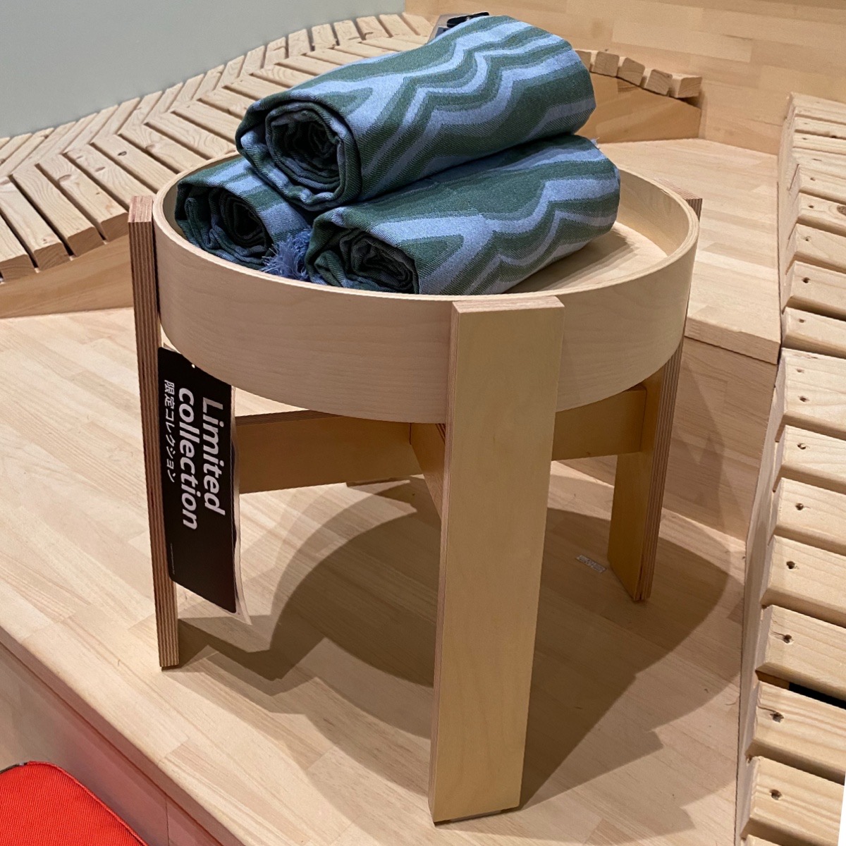 イケア（IKEA）とマリメッココラボ　サイドテーブル