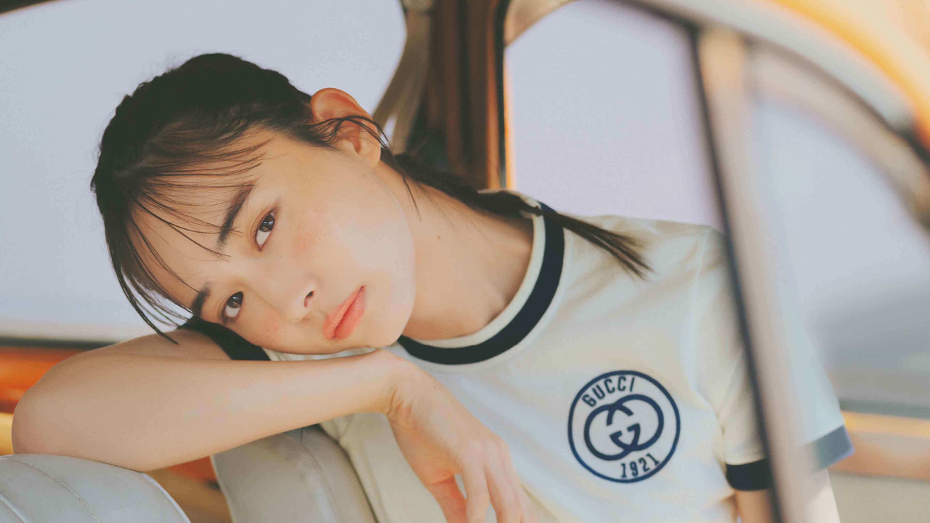 井桁弘恵が着る憧れブランドの「アイコンT」