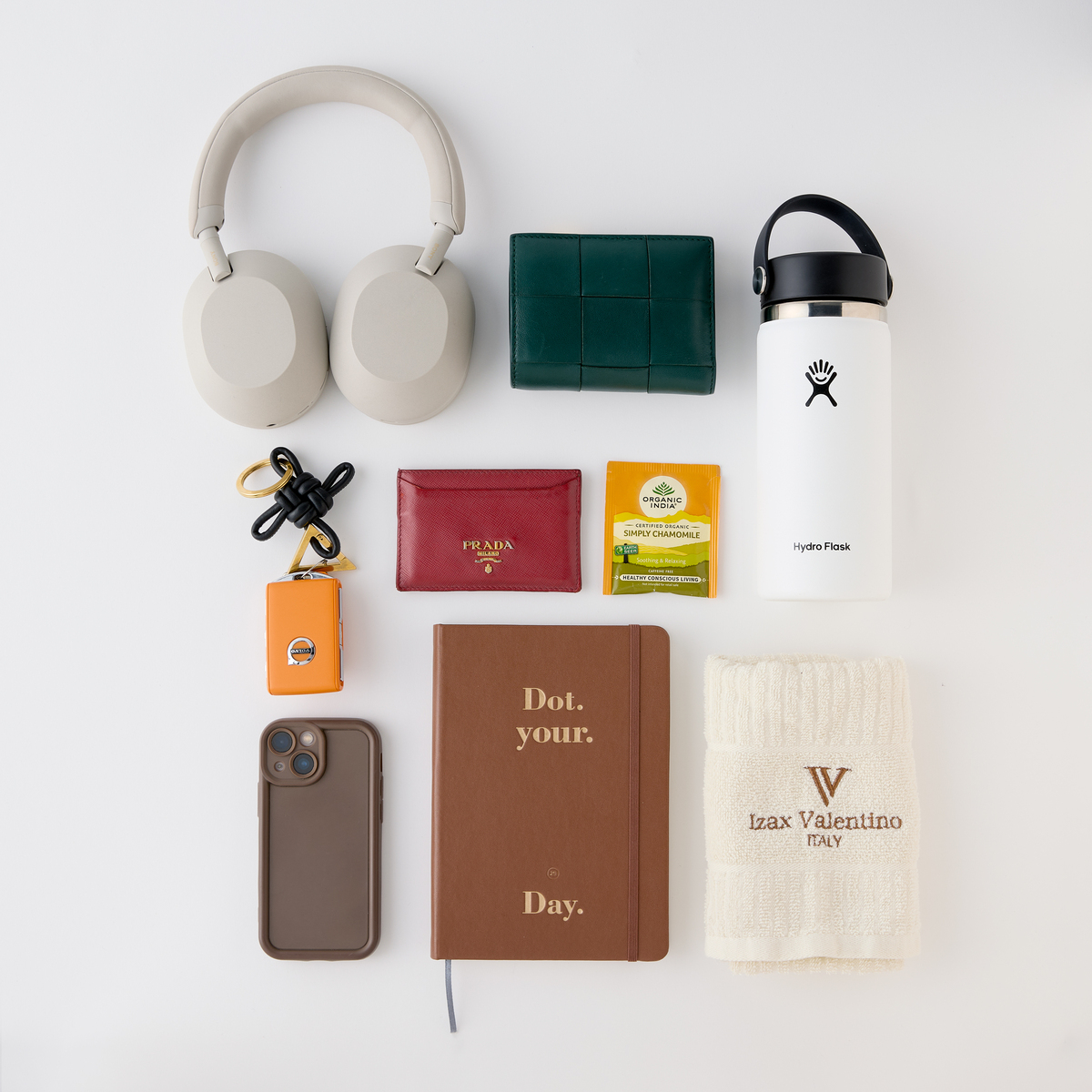 【20代女子のバッグの中身】ヨガインストラクター兼サロンオーナーがいつも持ってるアイテムとは？