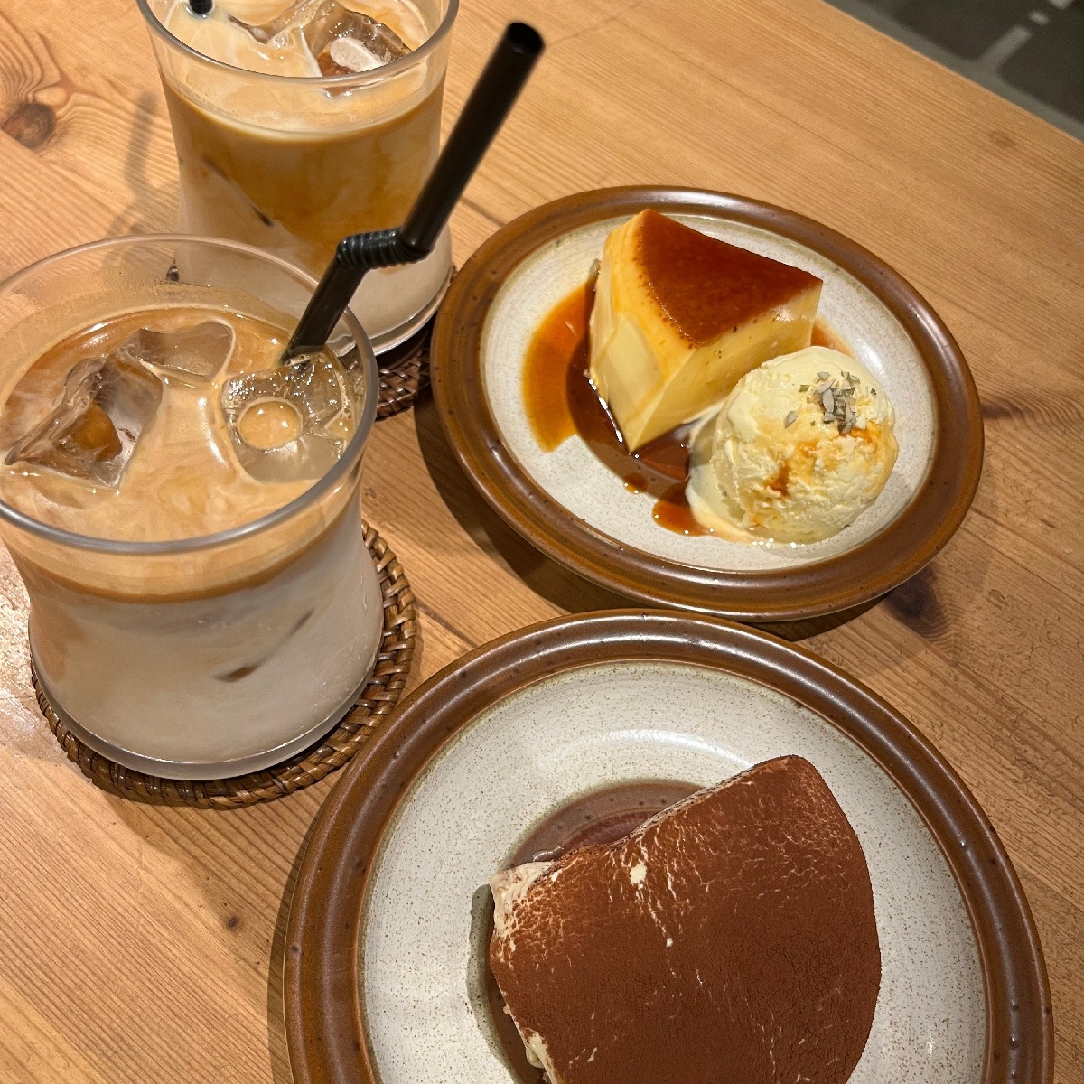 【難波カフェ】Vourke オシャレな空間で絶品のコーヒー、プリンとティラミスを✨