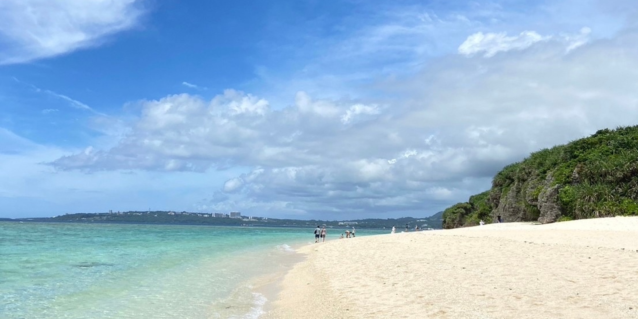 ドライブで巡る沖縄絶景ビーチスポット3選！【瀬底ビーチ・古宇利島・ヤシの木ロード】